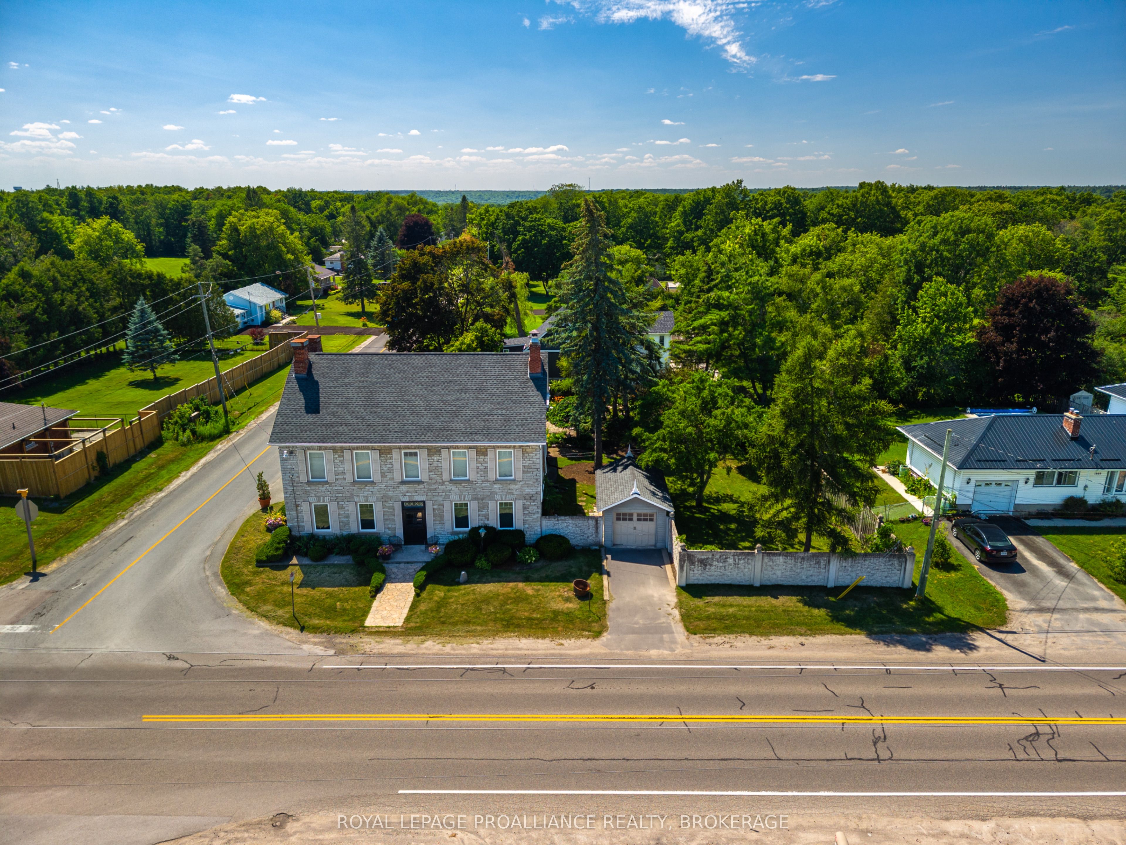 1863 Sydenham Road Property Photo 3