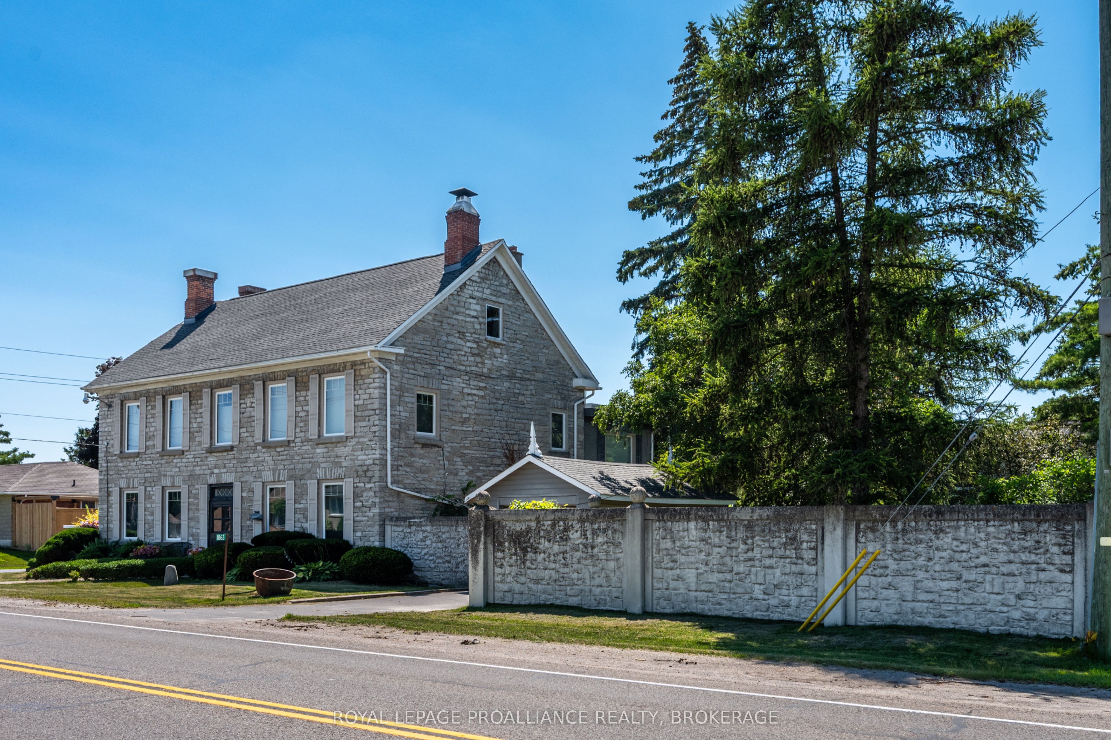 1863 Sydenham Road Property Photo 4