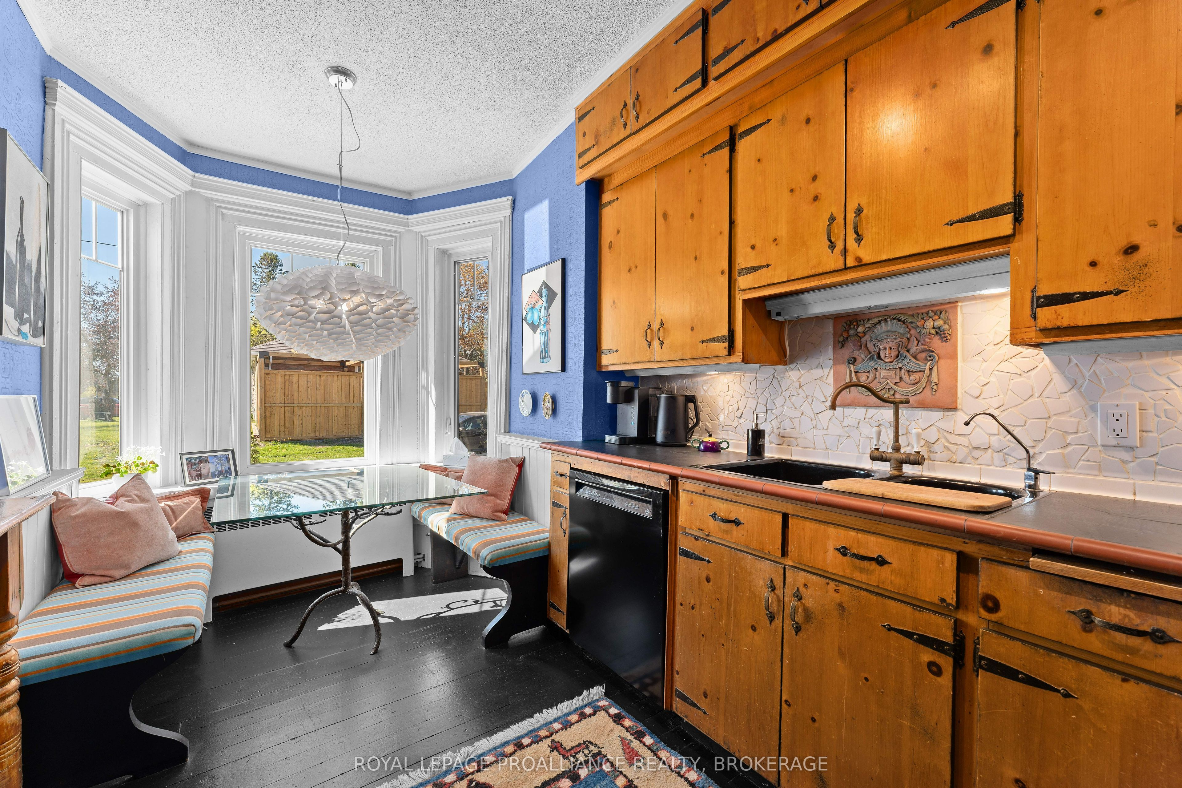 1863 Sydenham Road Property Photo 10