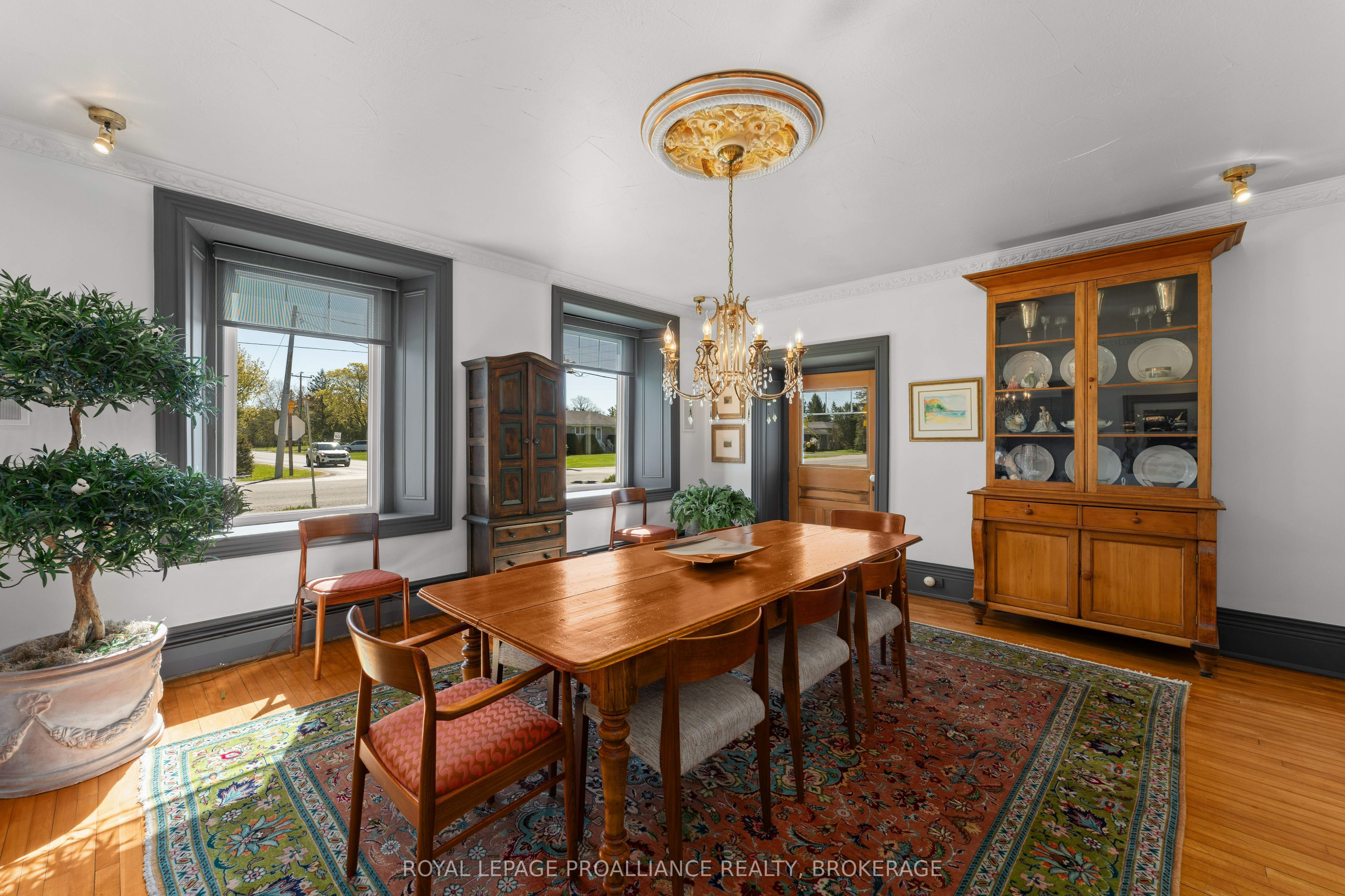 1863 Sydenham Road Property Photo 11