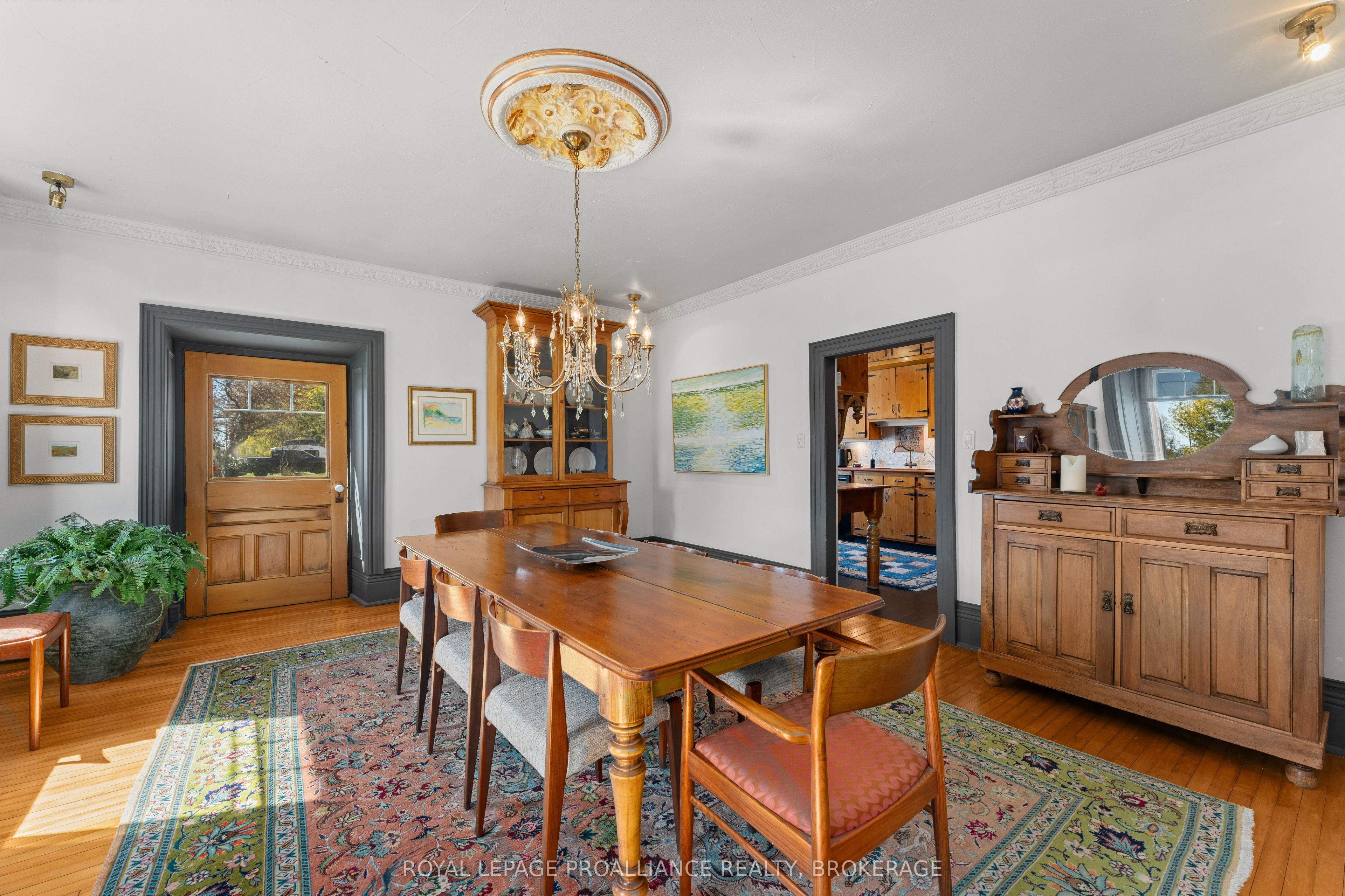 1863 Sydenham Road Property Photo 12