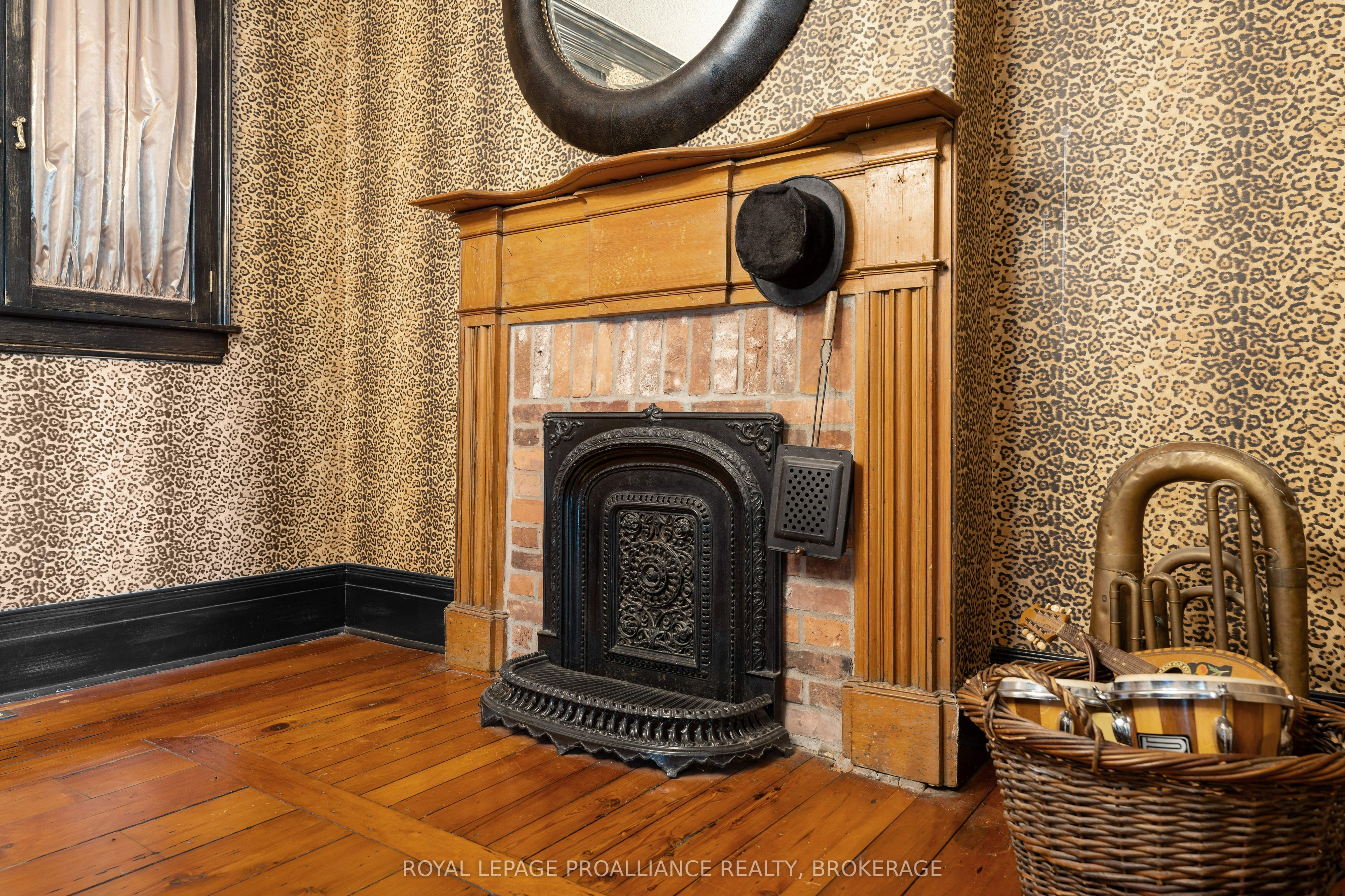 1863 Sydenham Road Property Photo 16