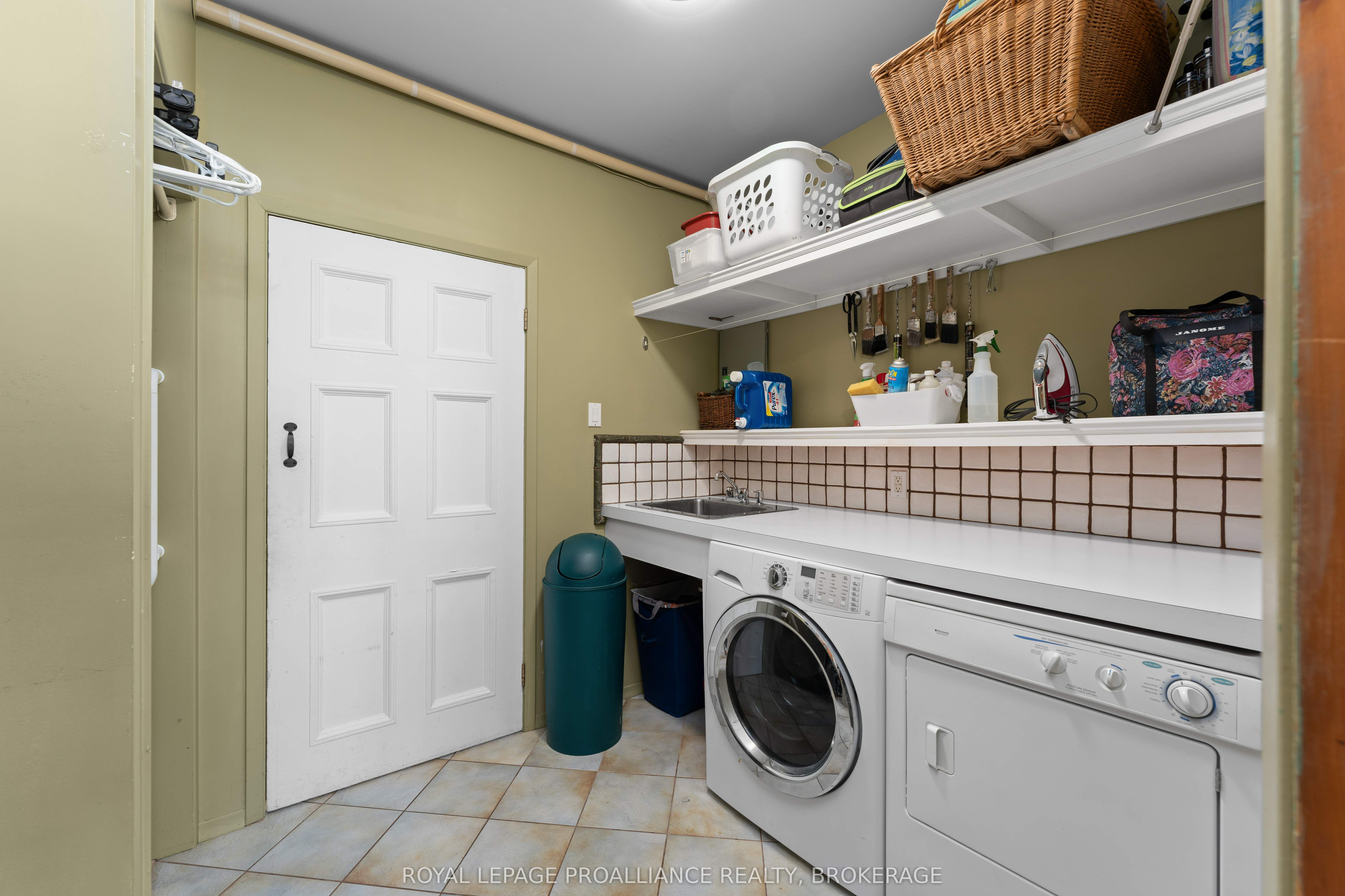 1863 Sydenham Road Property Photo 21