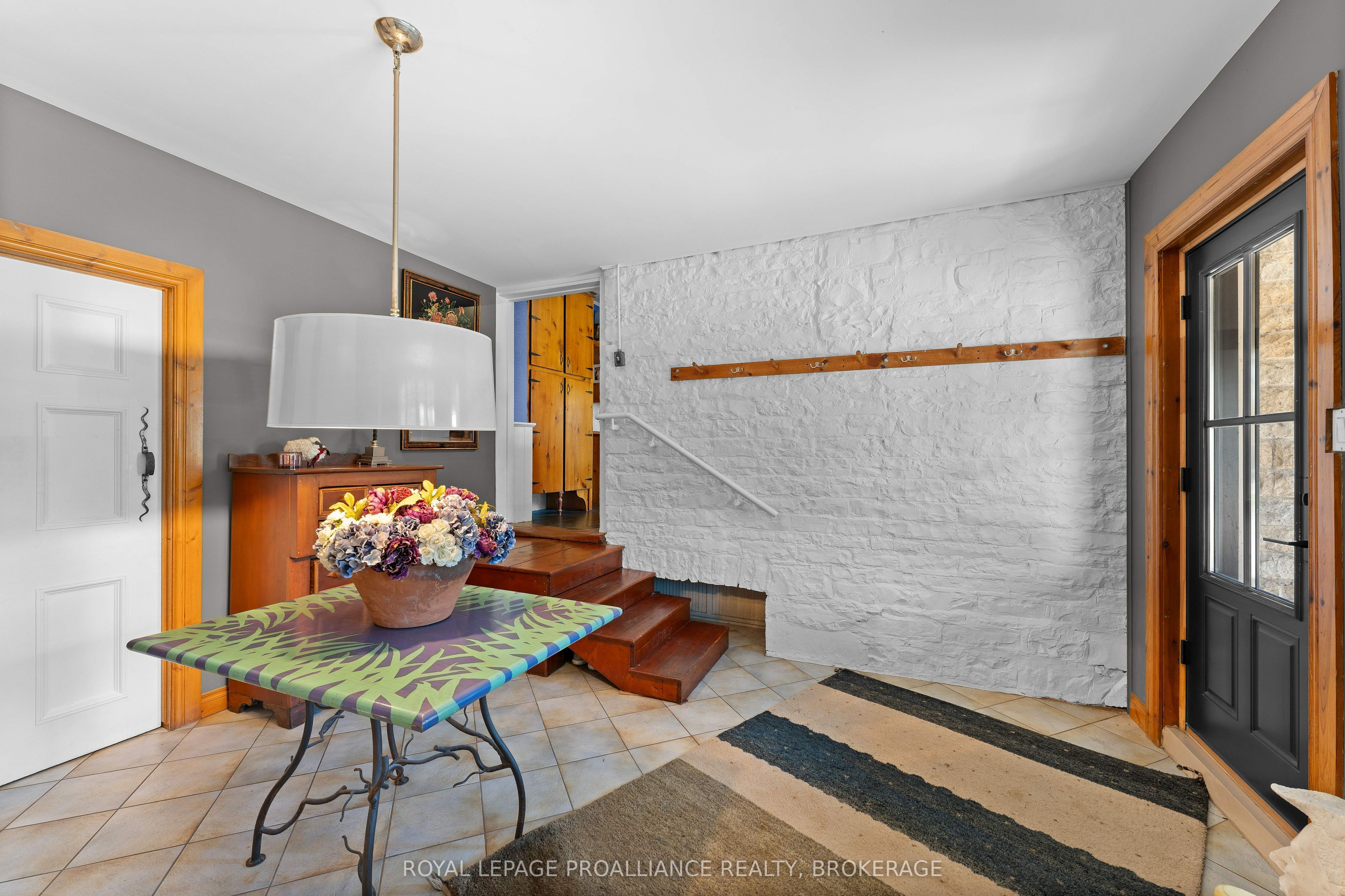 1863 Sydenham Road Property Photo 22