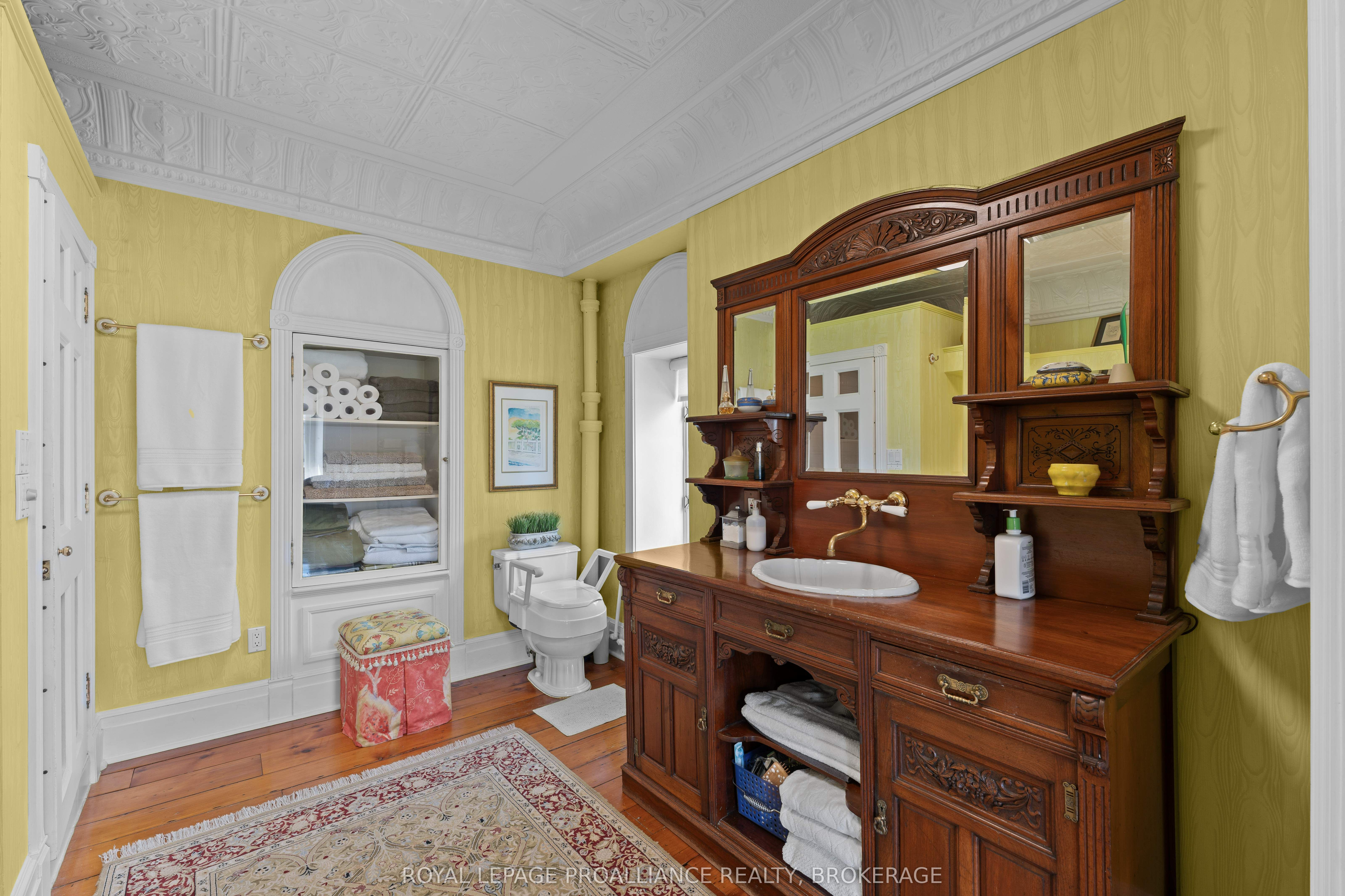 1863 Sydenham Road Property Photo 27