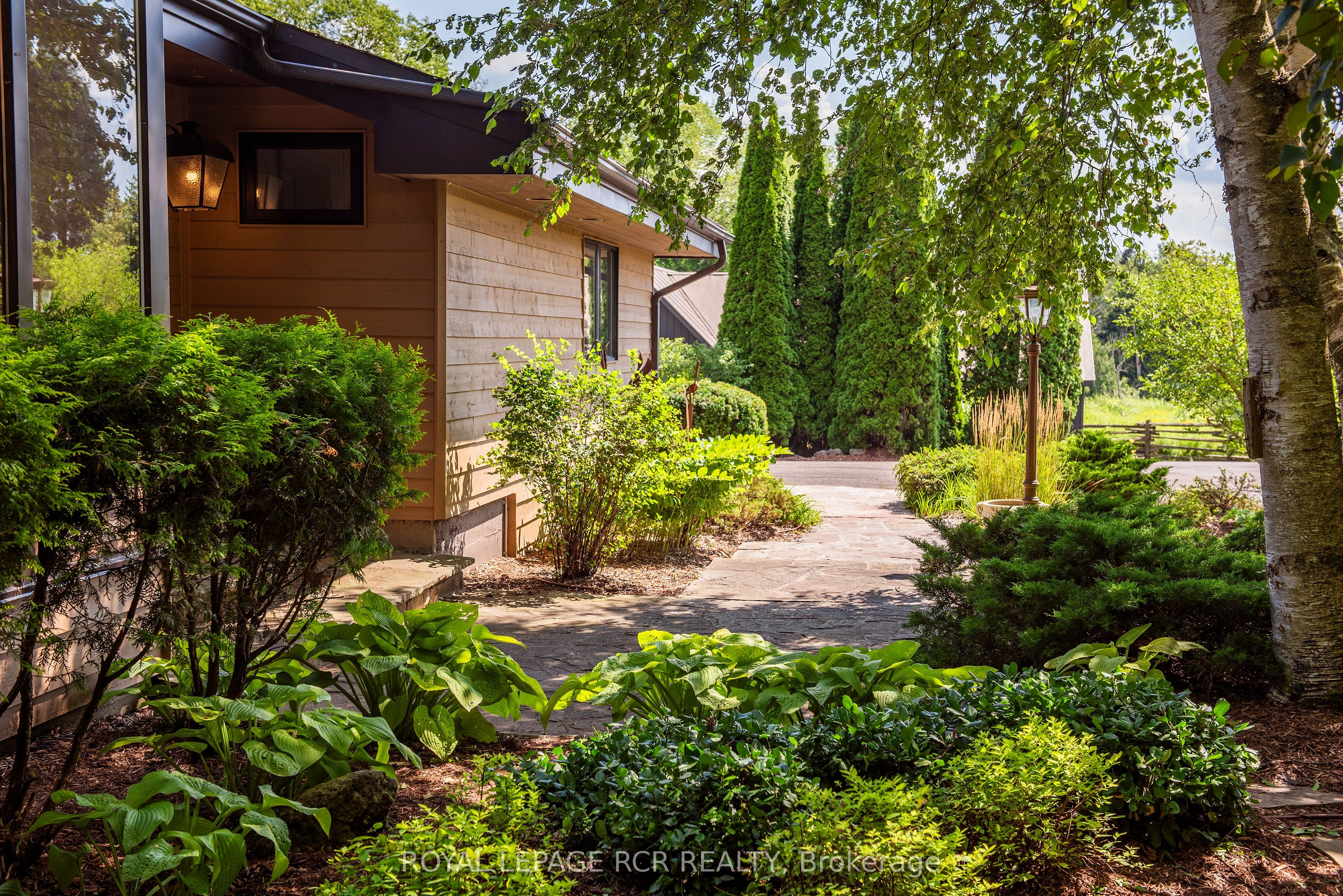 674189 Hurontario Street Property Photo 4