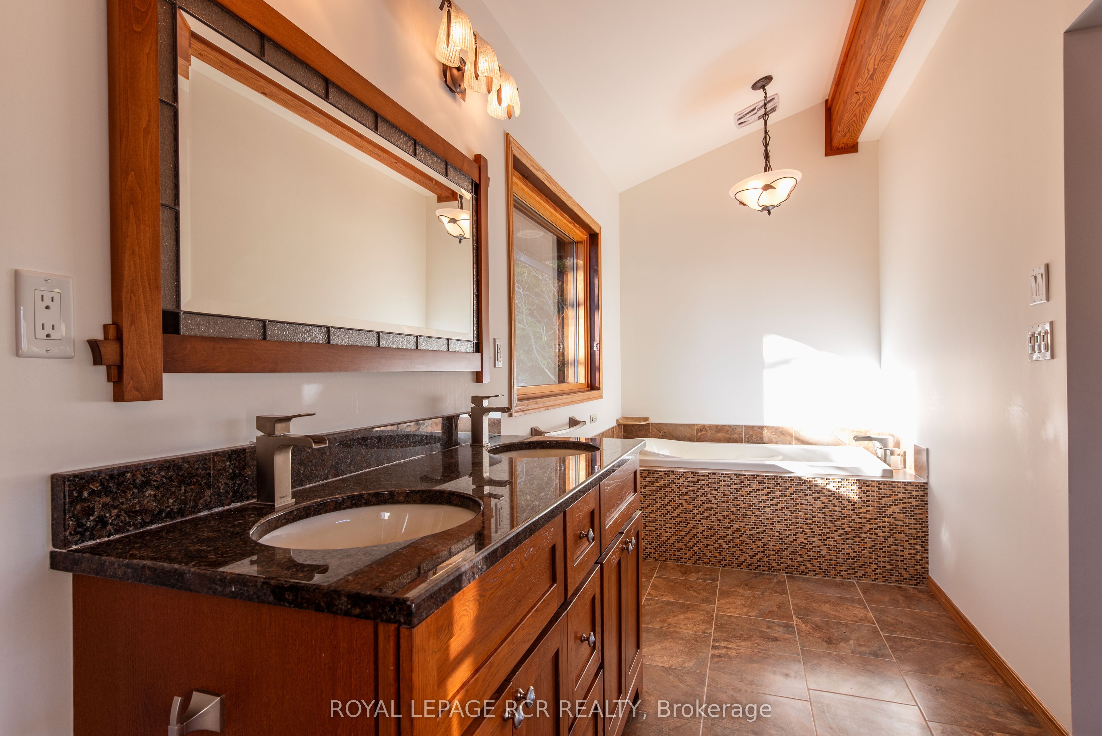 674189 Hurontario Street Property Photo 21