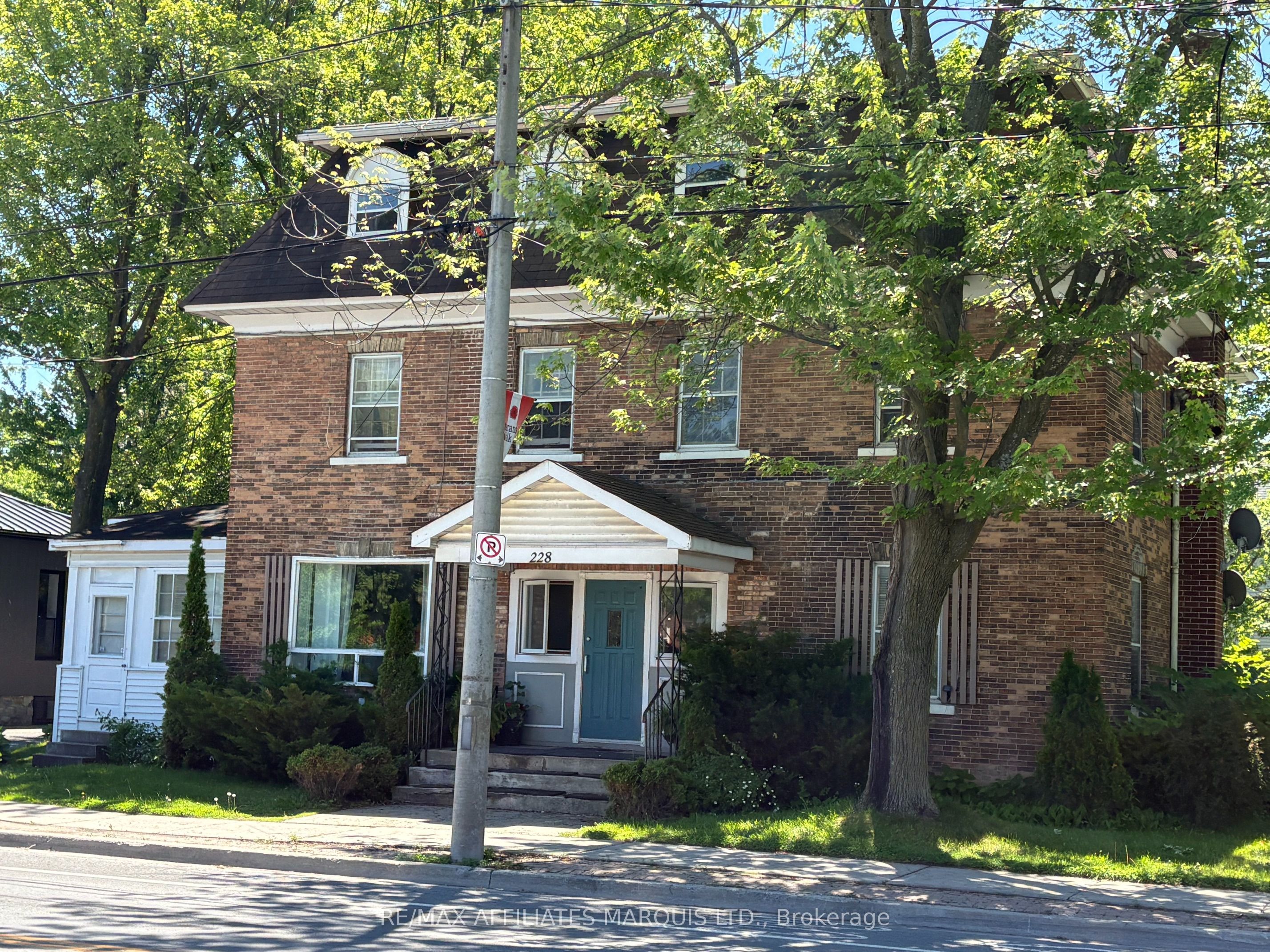 228 Second Street W Property Photo 1