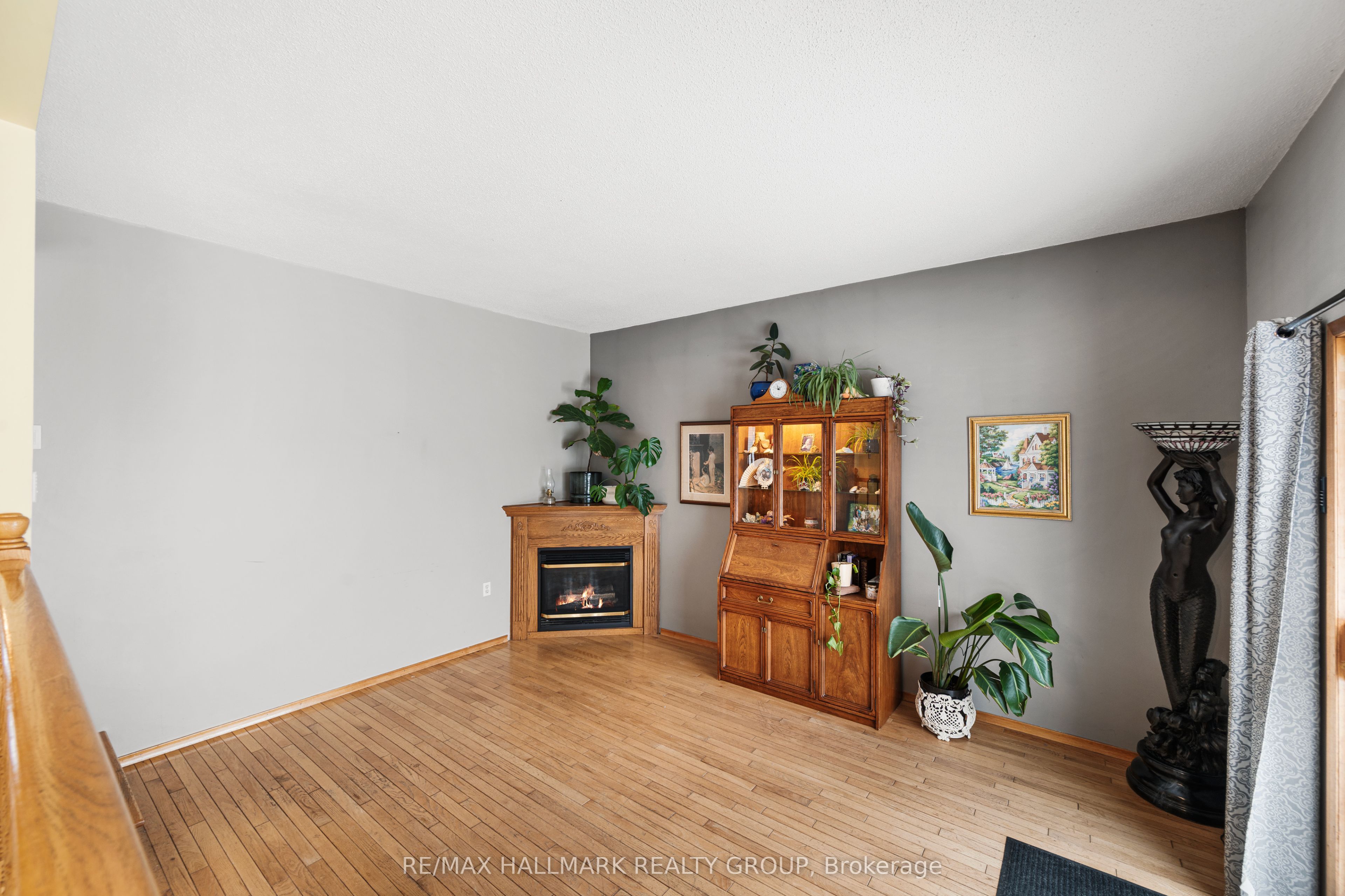477 Duvernay Drive Property Photo 7