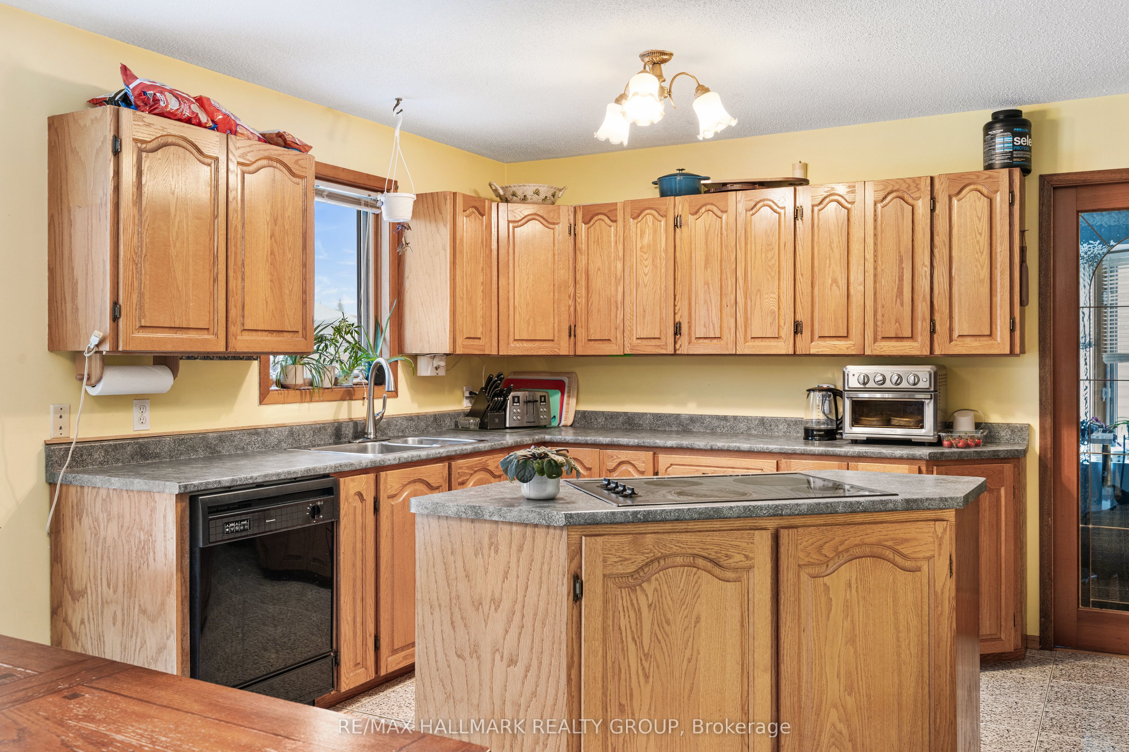 477 Duvernay Drive Property Photo 10