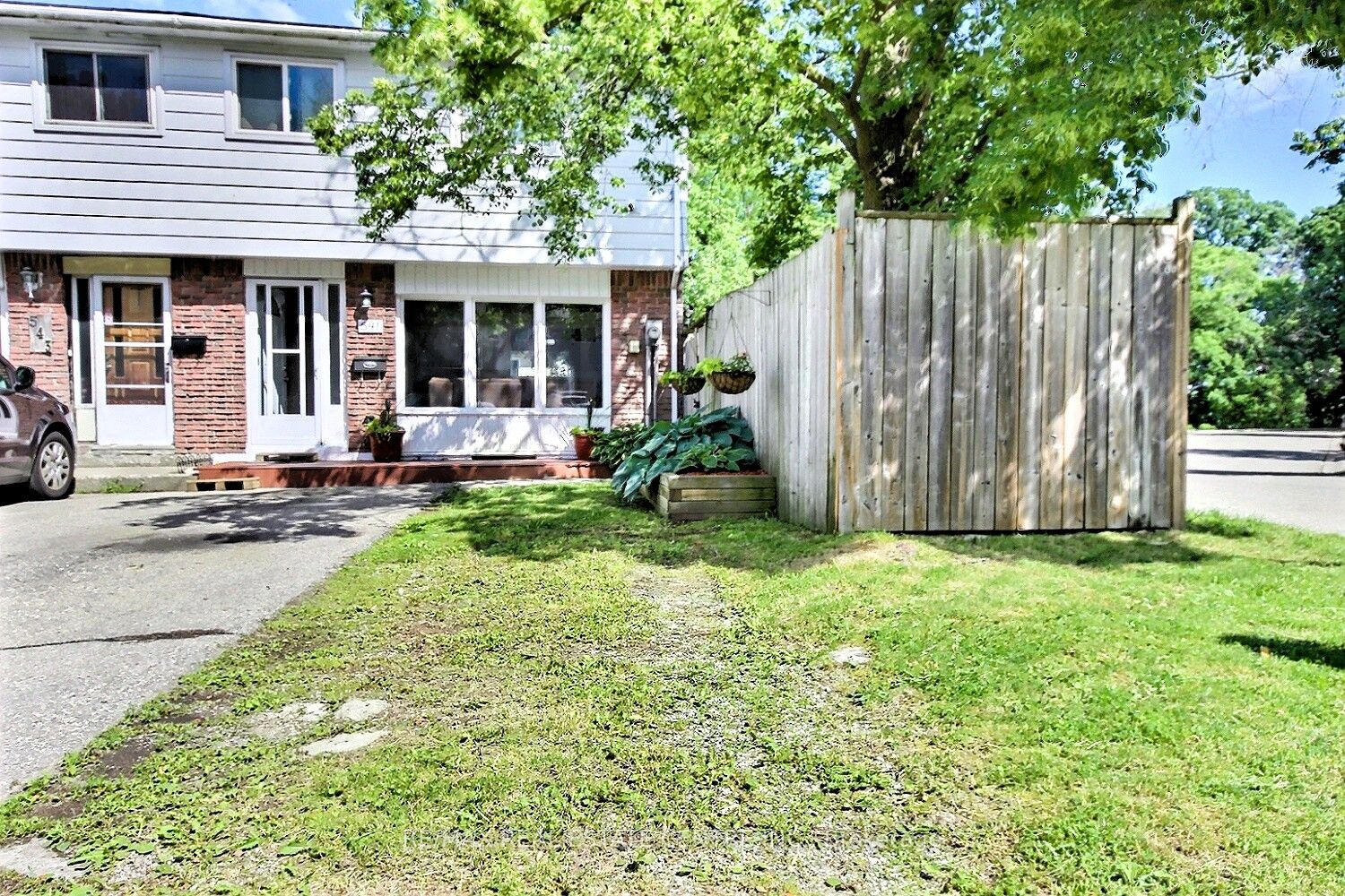 541 Parkview Crescent Property Photo 1