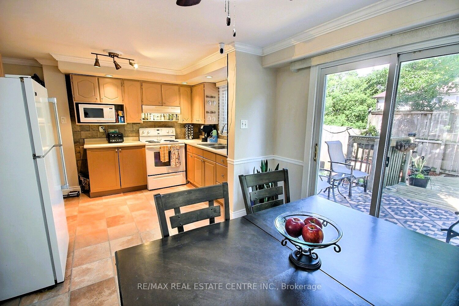 541 Parkview Crescent Property Photo 6