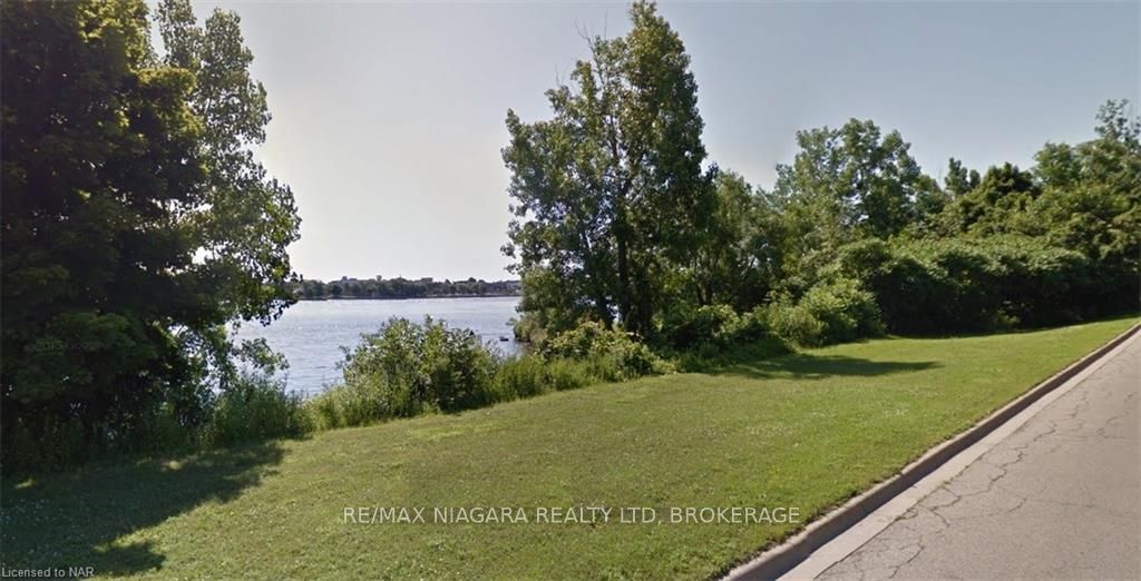 365 Niagara Boulevard Property Photo 3
