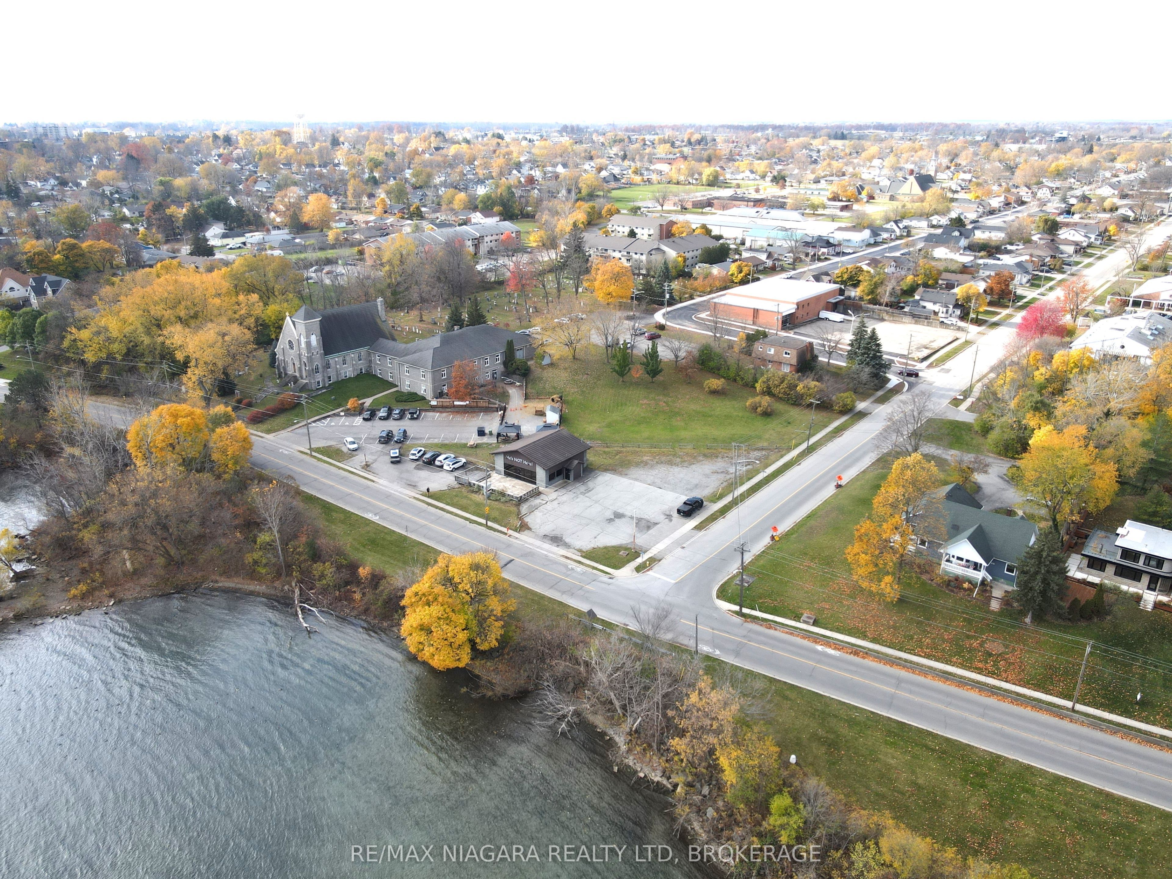 365 Niagara Boulevard Property Photo 4