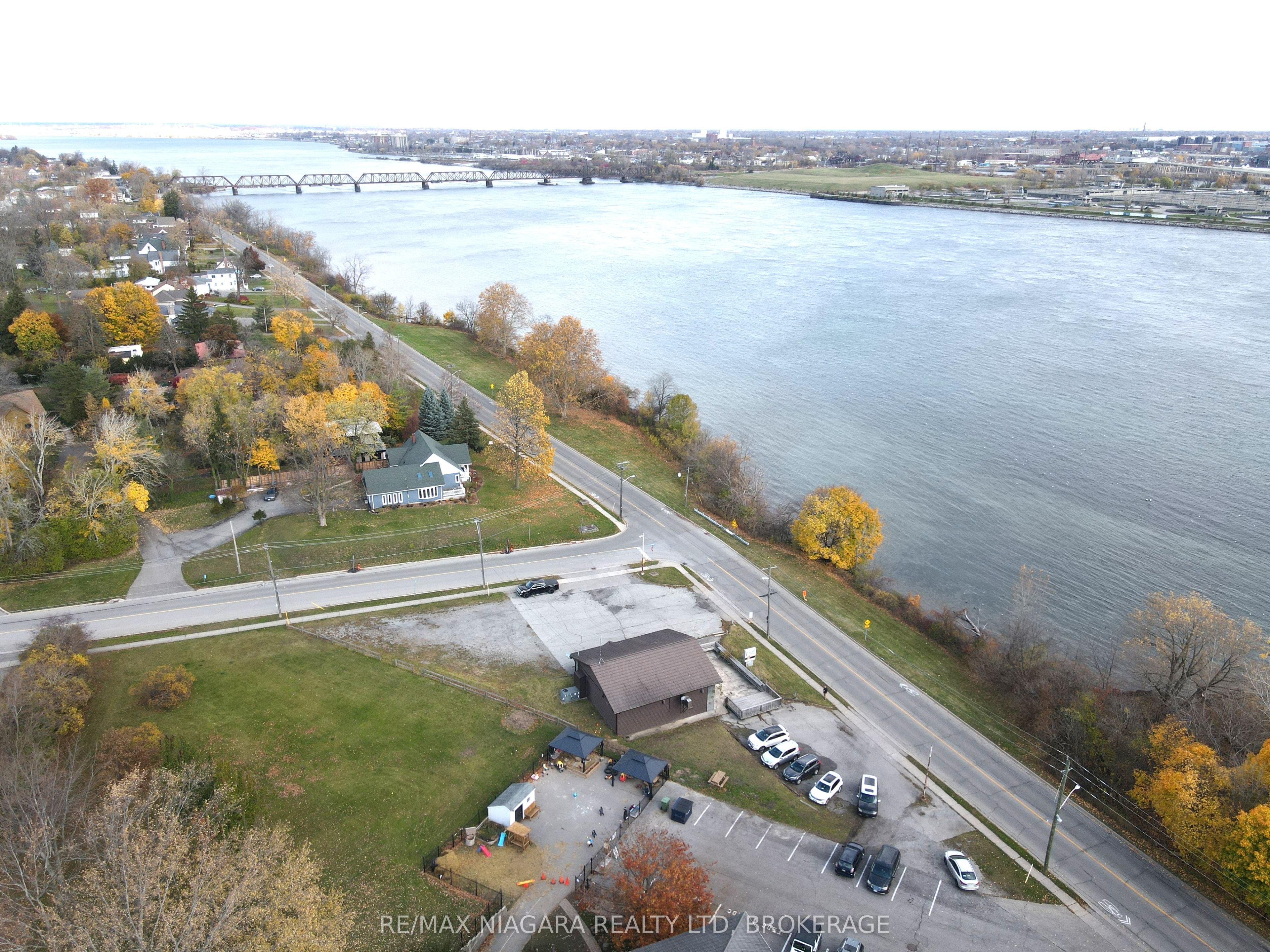 365 Niagara Boulevard Property Photo 5