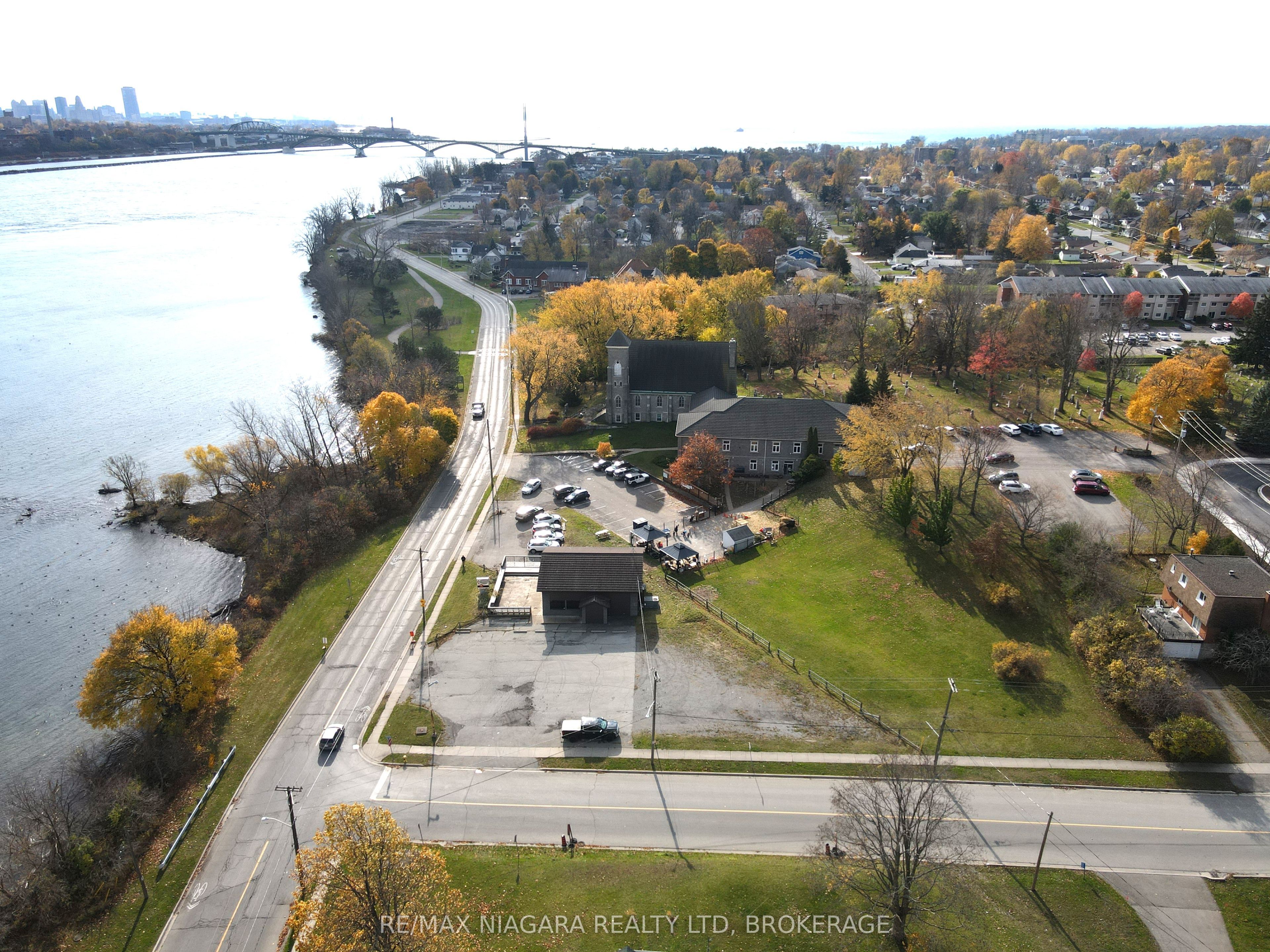 365 Niagara Boulevard Property Photo 6