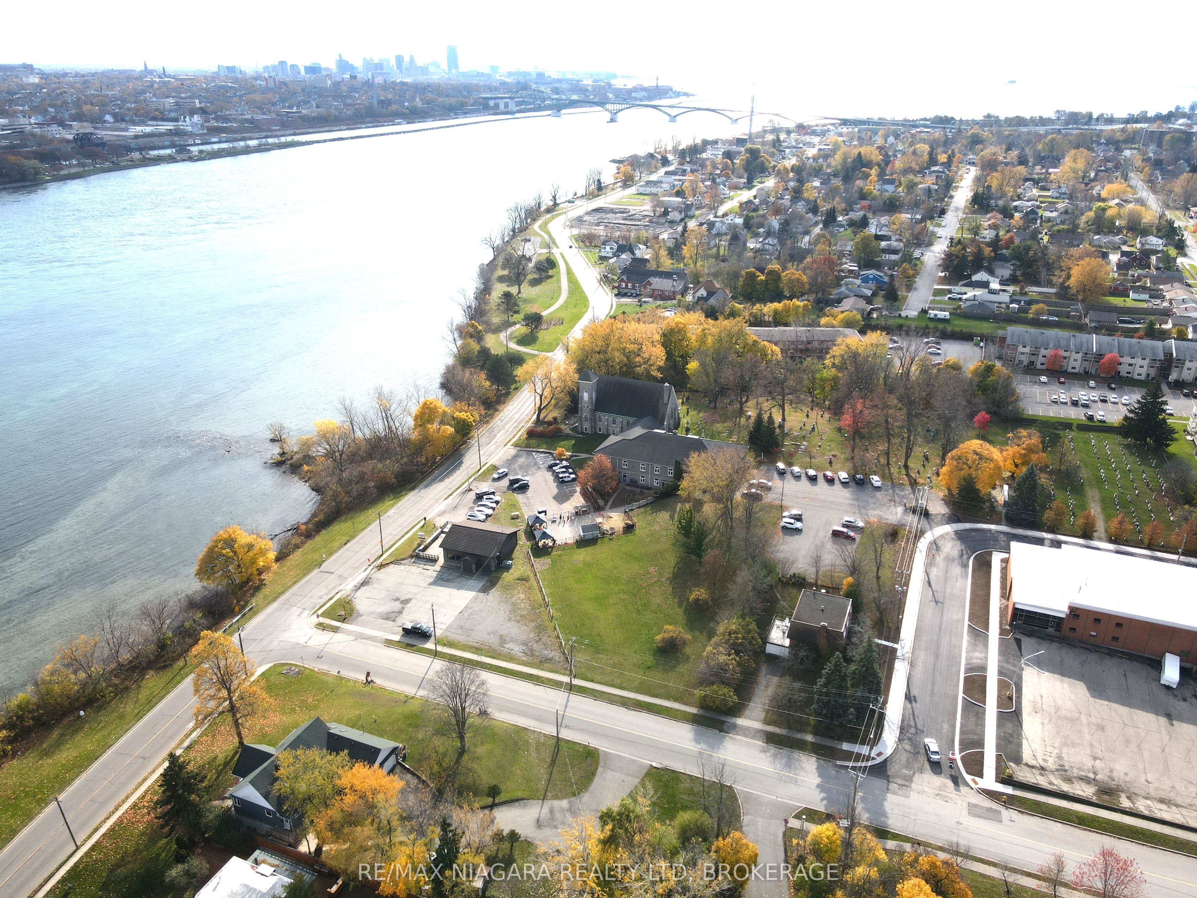365 Niagara Boulevard Property Photo 7