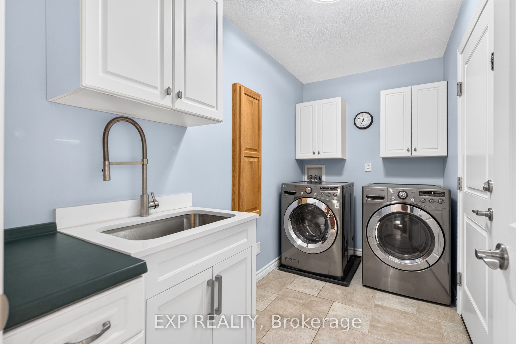 6 Caverhill Crescent Property Photo 7