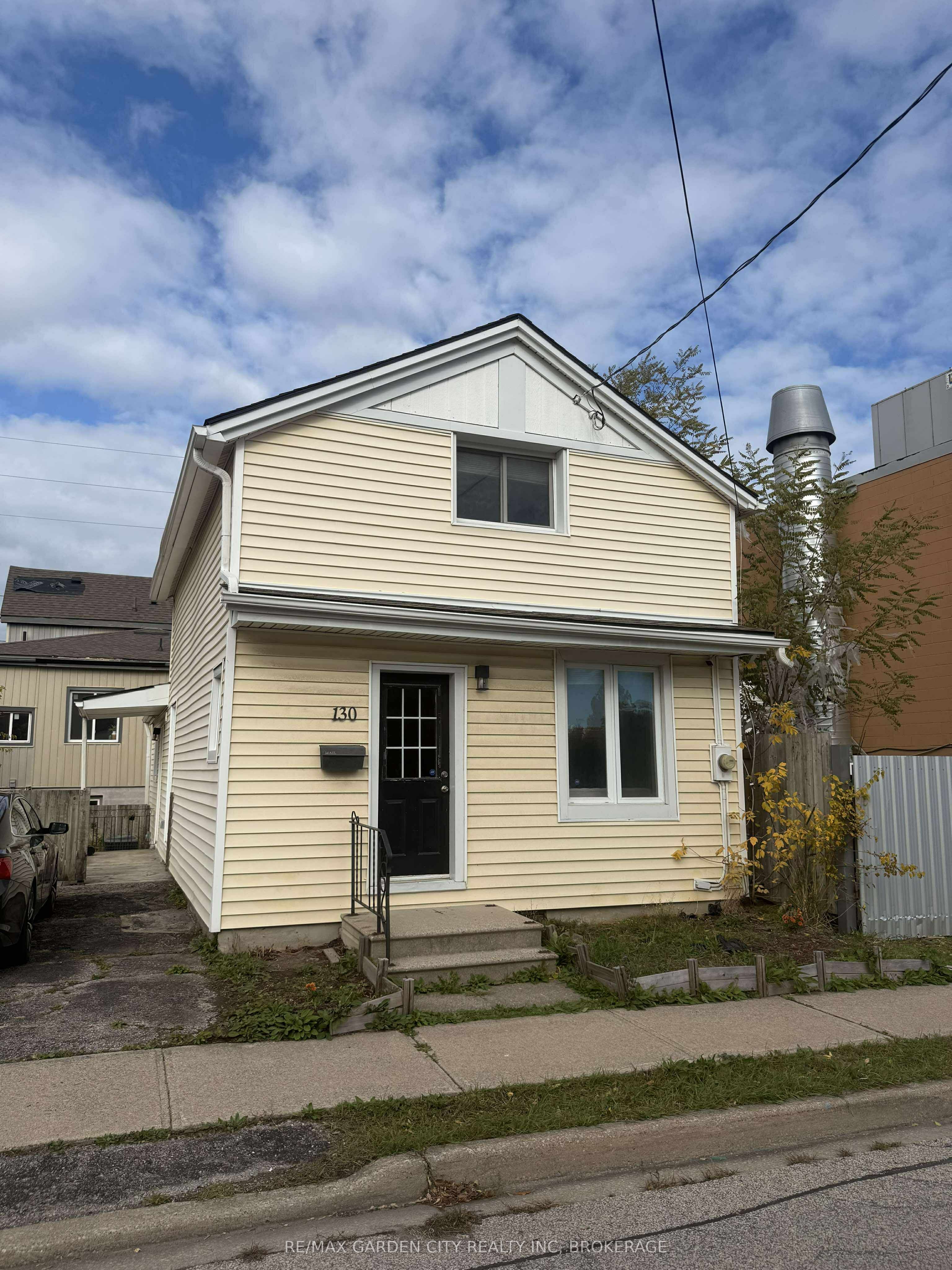 130 St Paul Crescent E 1 Property Photo 1