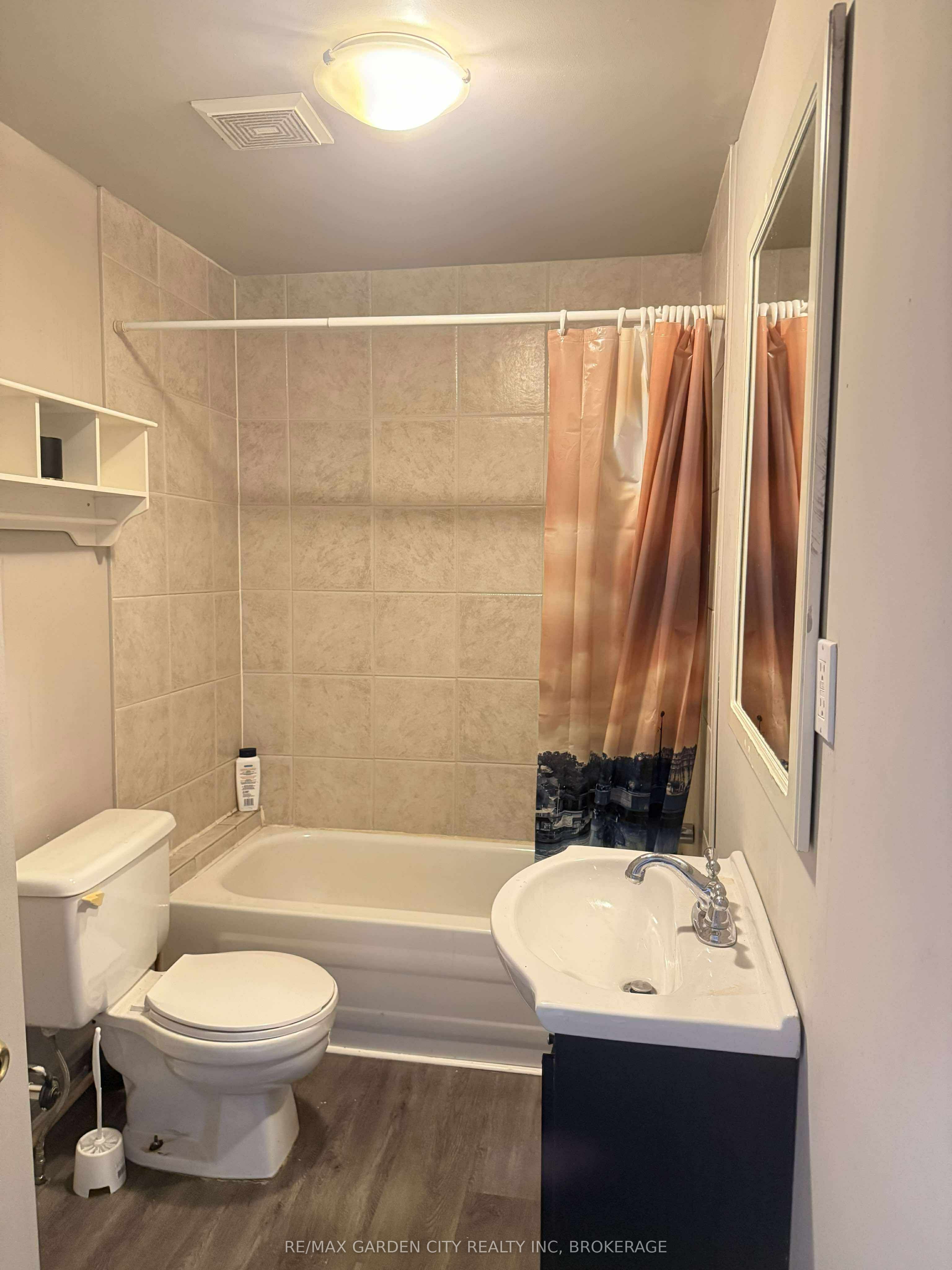 130 St Paul Crescent E 1 Property Photo 9