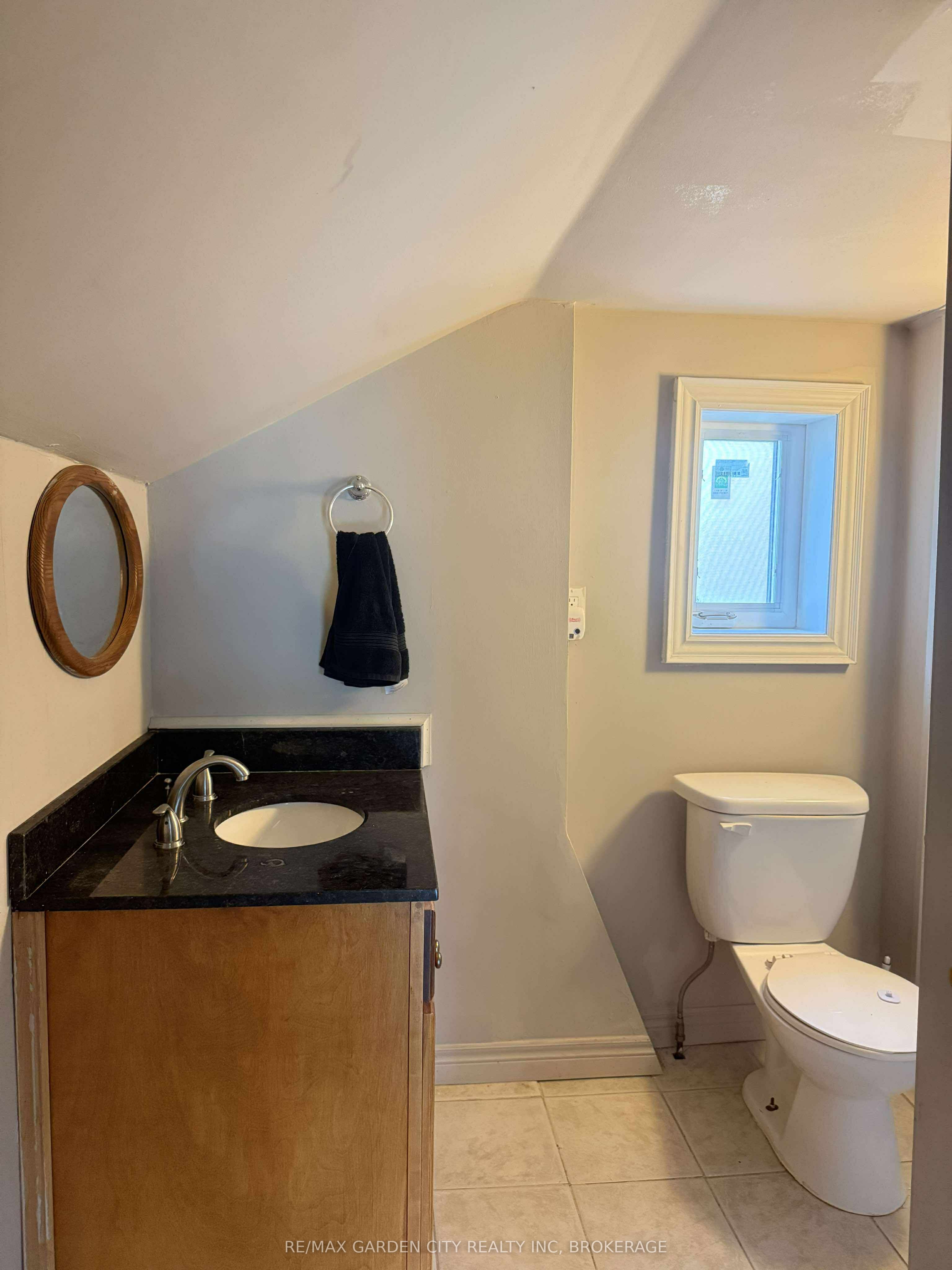 130 St Paul Crescent E 1 Property Photo 13
