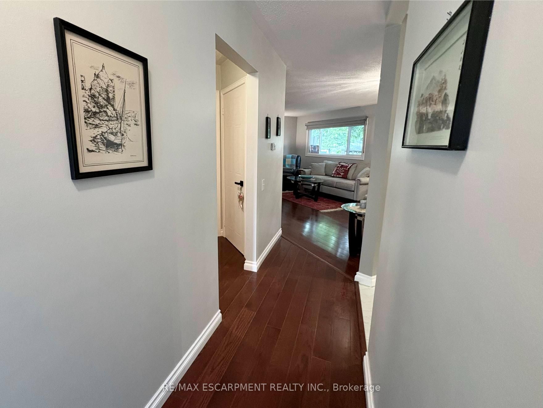 227 Silverbirch Boulevard Property Photo 7