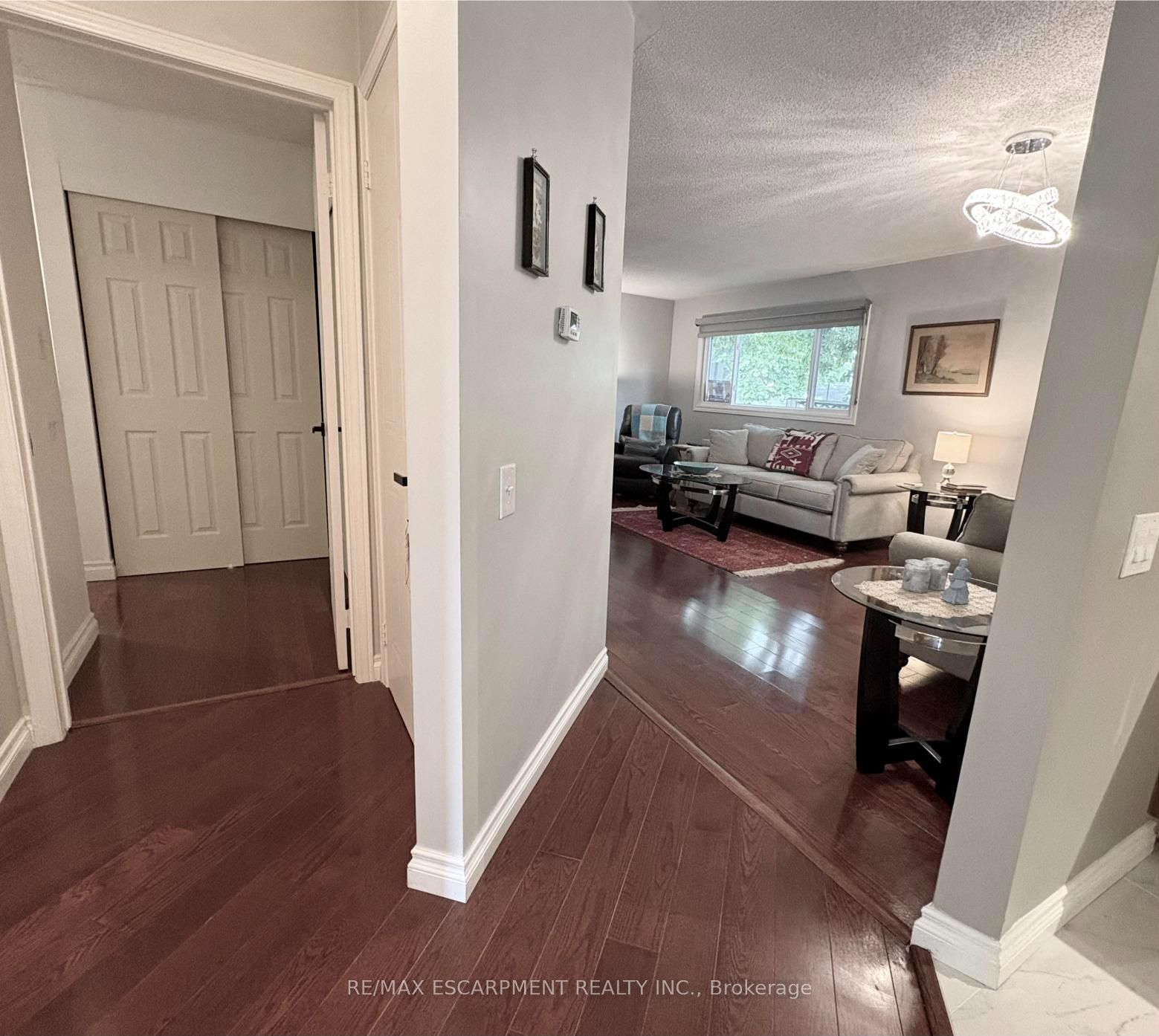 227 Silverbirch Boulevard Property Photo 8