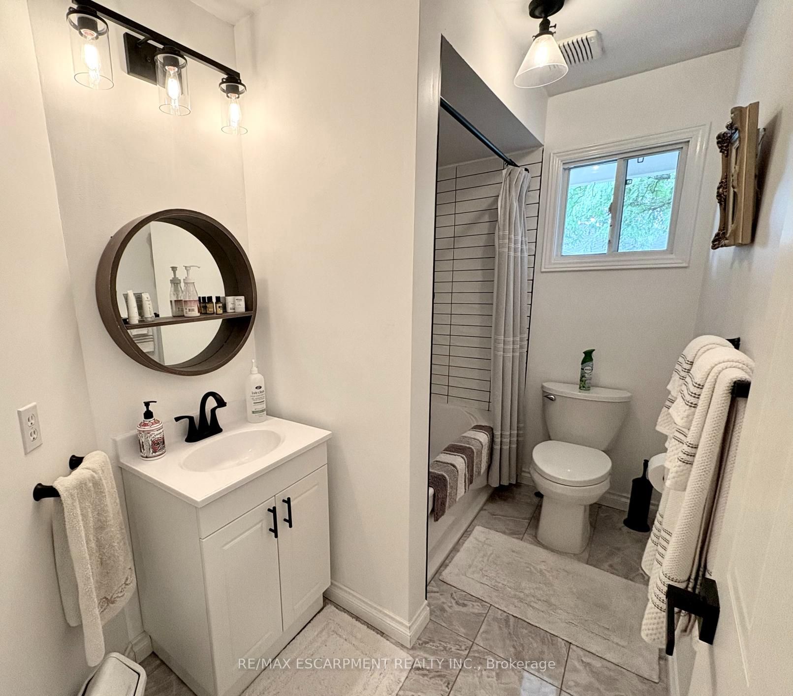 227 Silverbirch Boulevard Property Photo 9