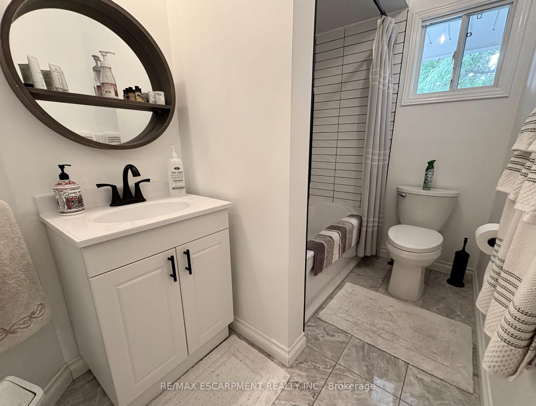 227 Silverbirch Boulevard Property Photo 10