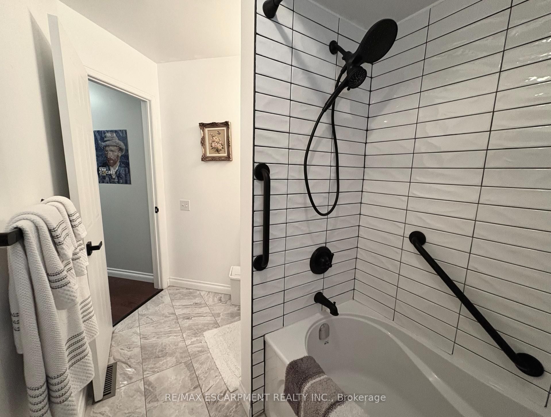 227 Silverbirch Boulevard Property Photo 11