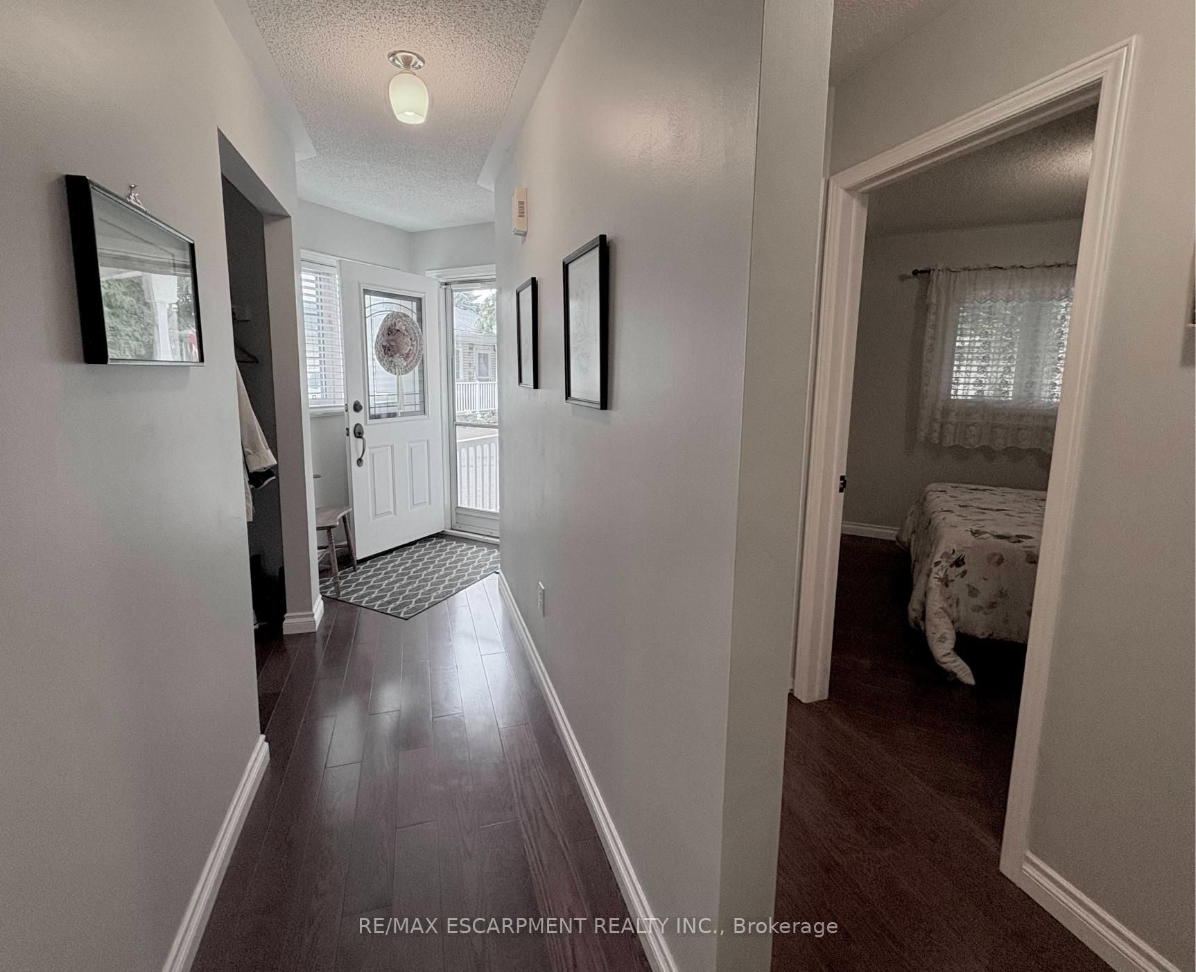227 Silverbirch Boulevard Property Photo 13