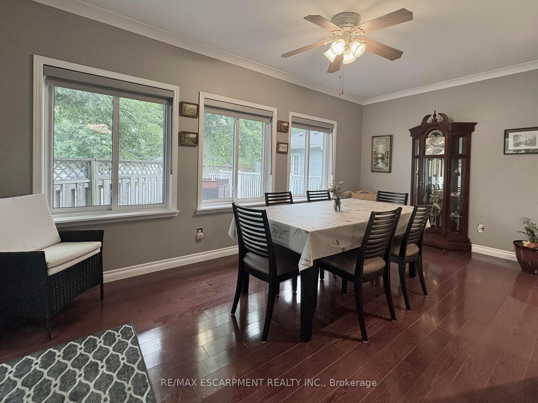 227 Silverbirch Boulevard Property Photo 19