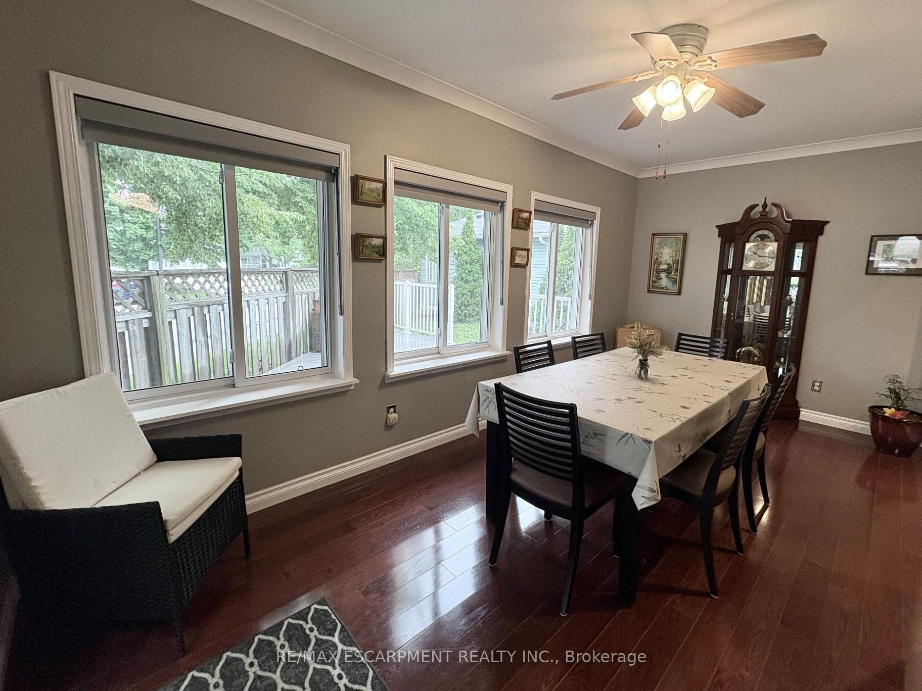 227 Silverbirch Boulevard Property Photo 20
