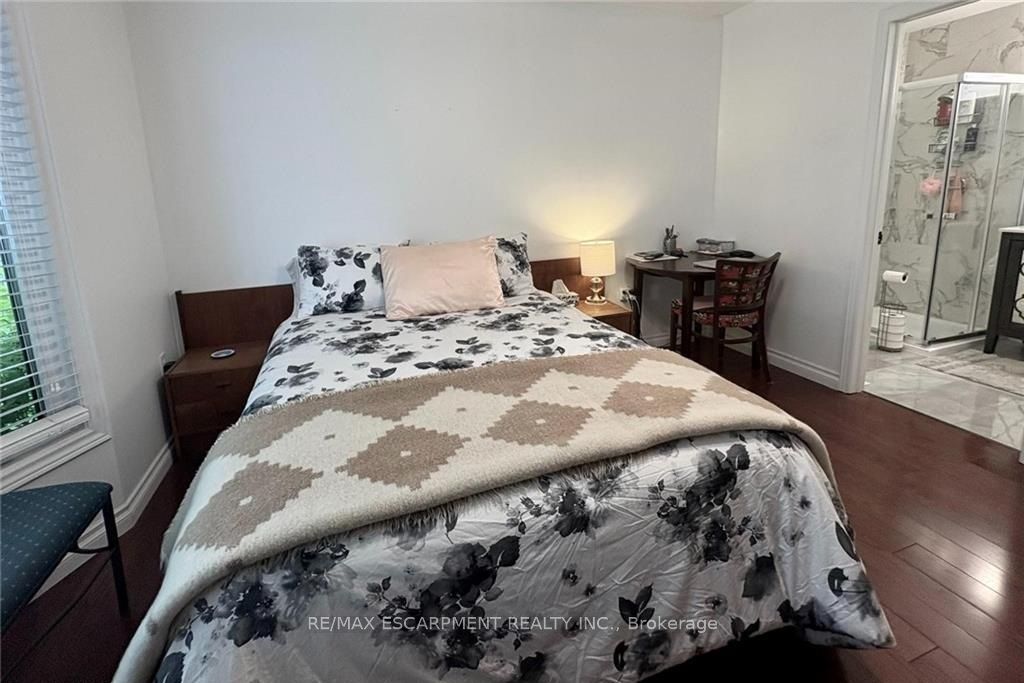 227 Silverbirch Boulevard Property Photo 27