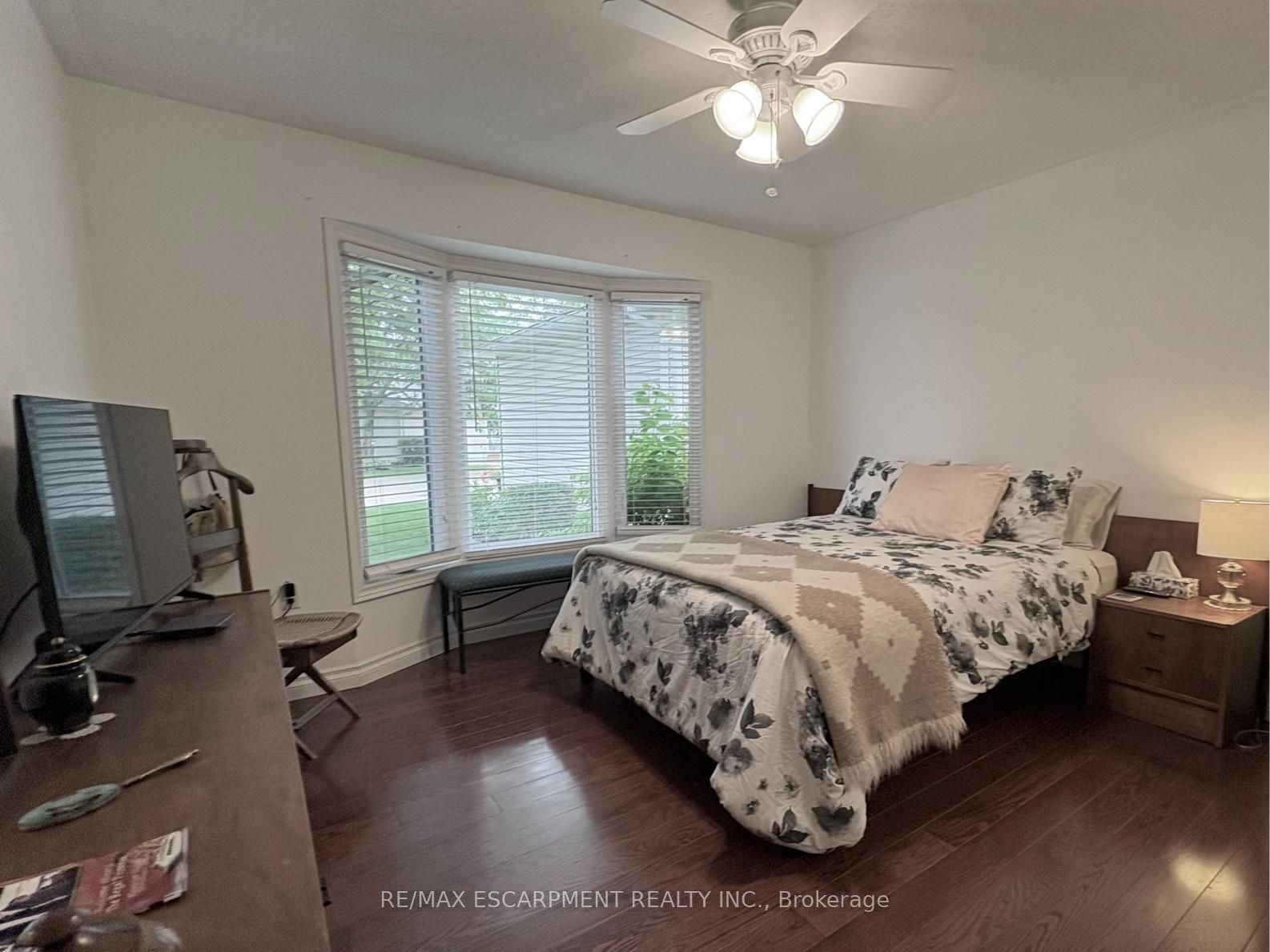 227 Silverbirch Boulevard Property Photo 28