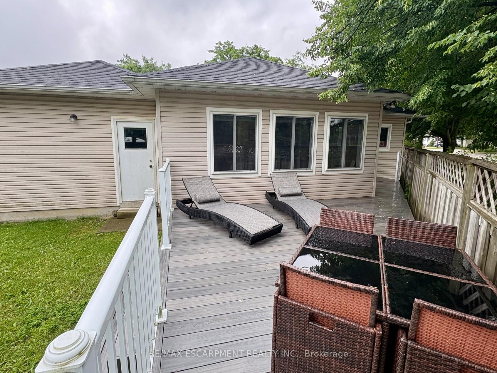 227 Silverbirch Boulevard Property Photo 29