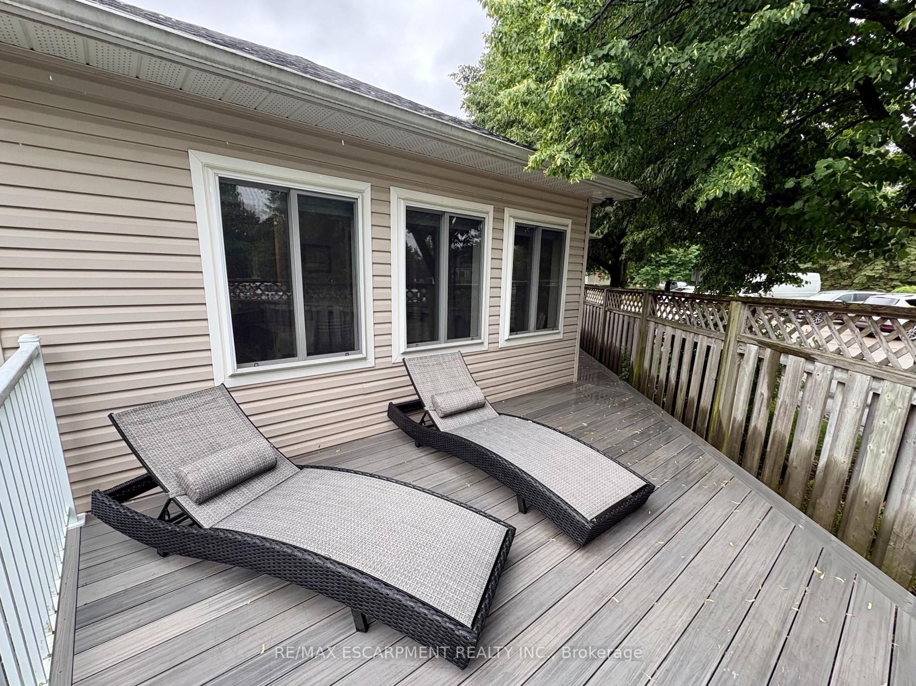 227 Silverbirch Boulevard Property Photo 30