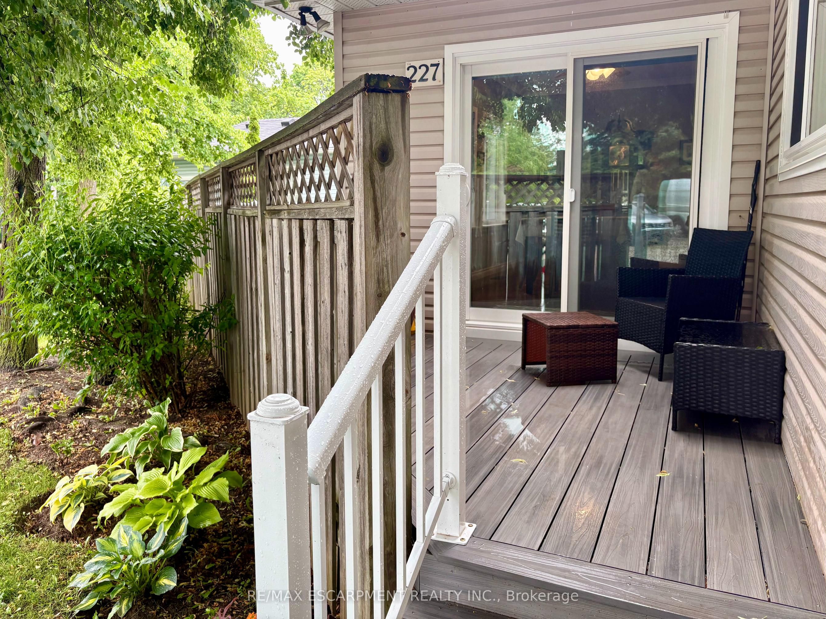 227 Silverbirch Boulevard Property Photo 31