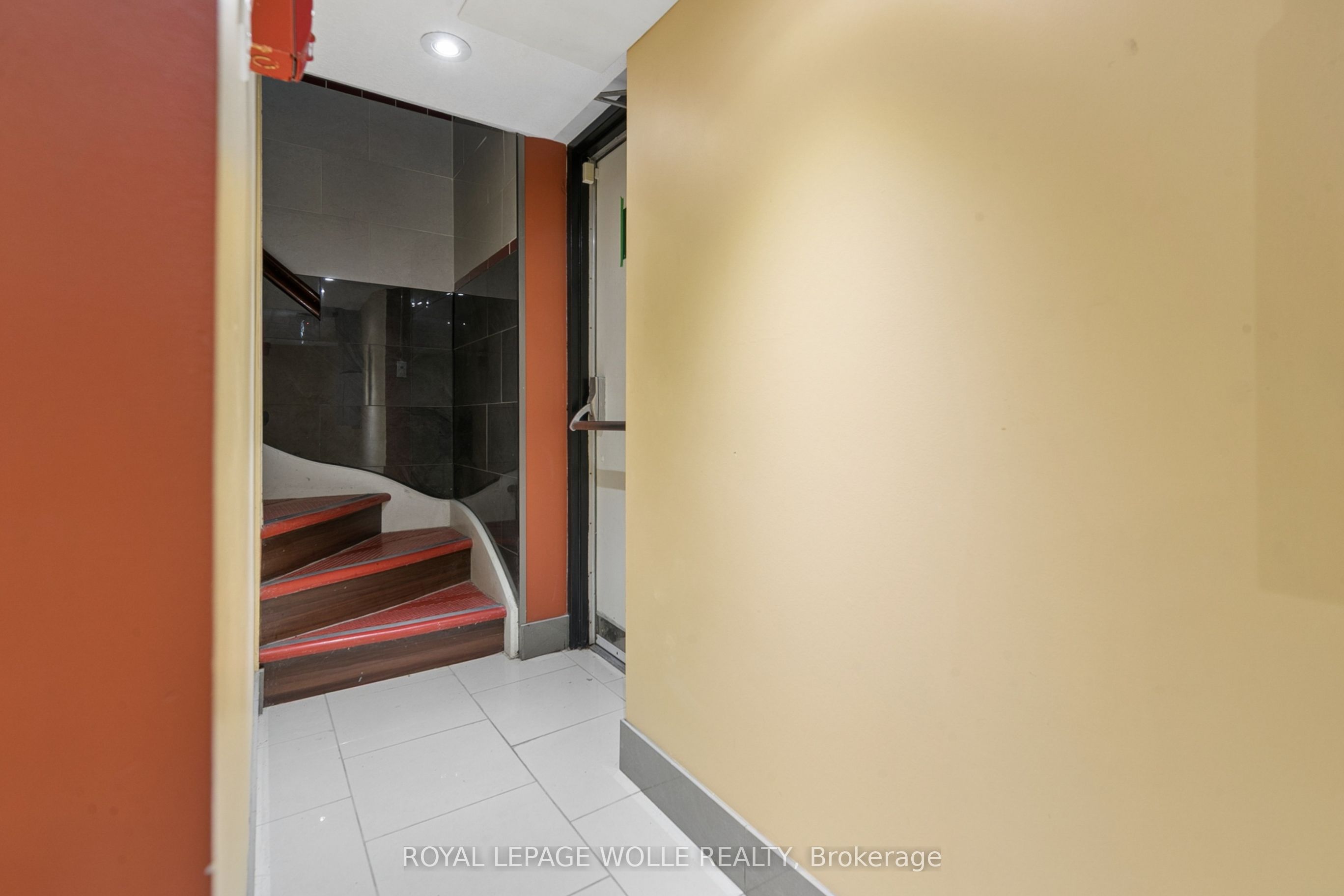 19 King Street E B Property Photo 18