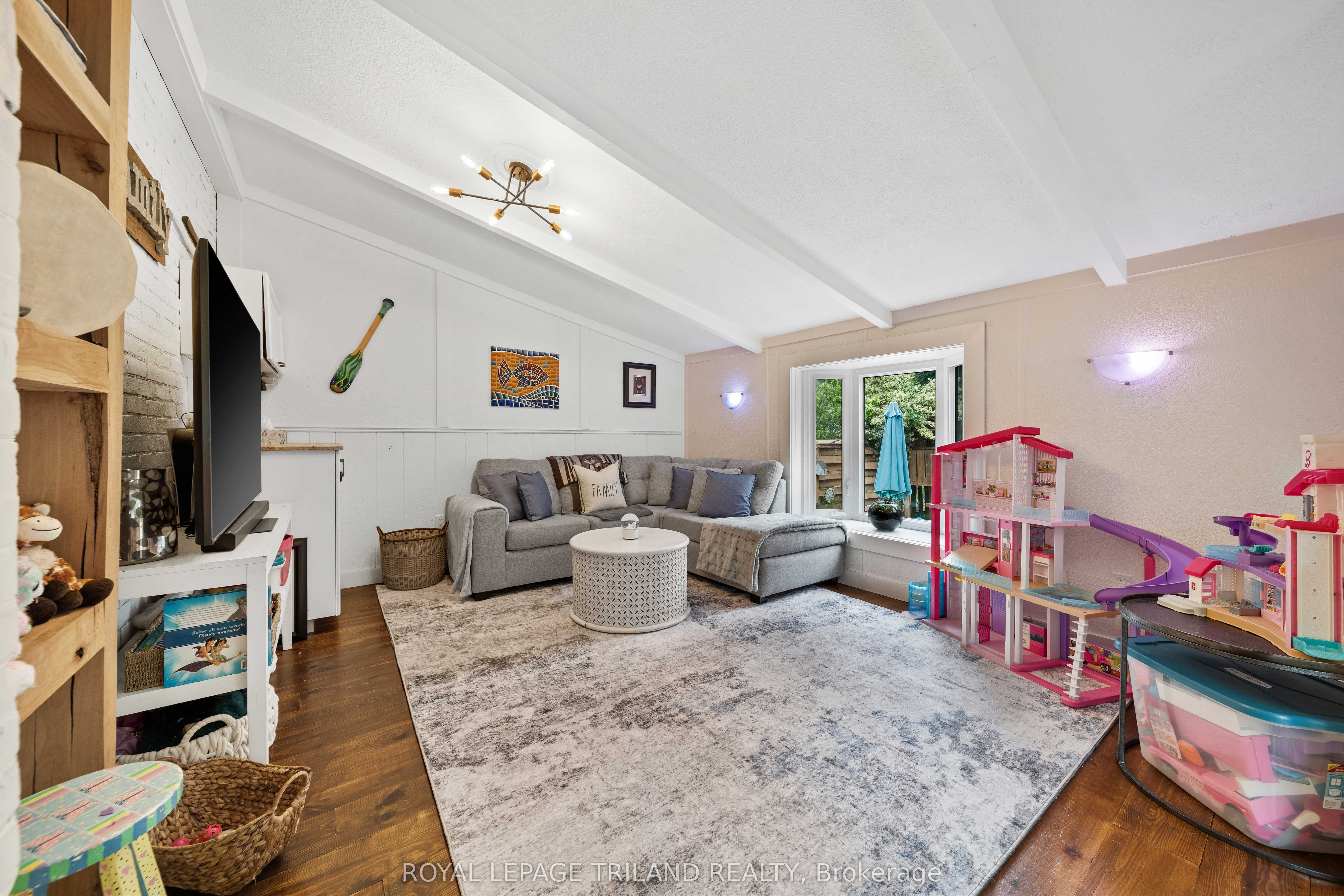 946 Dufferin Avenue Property Photo 14