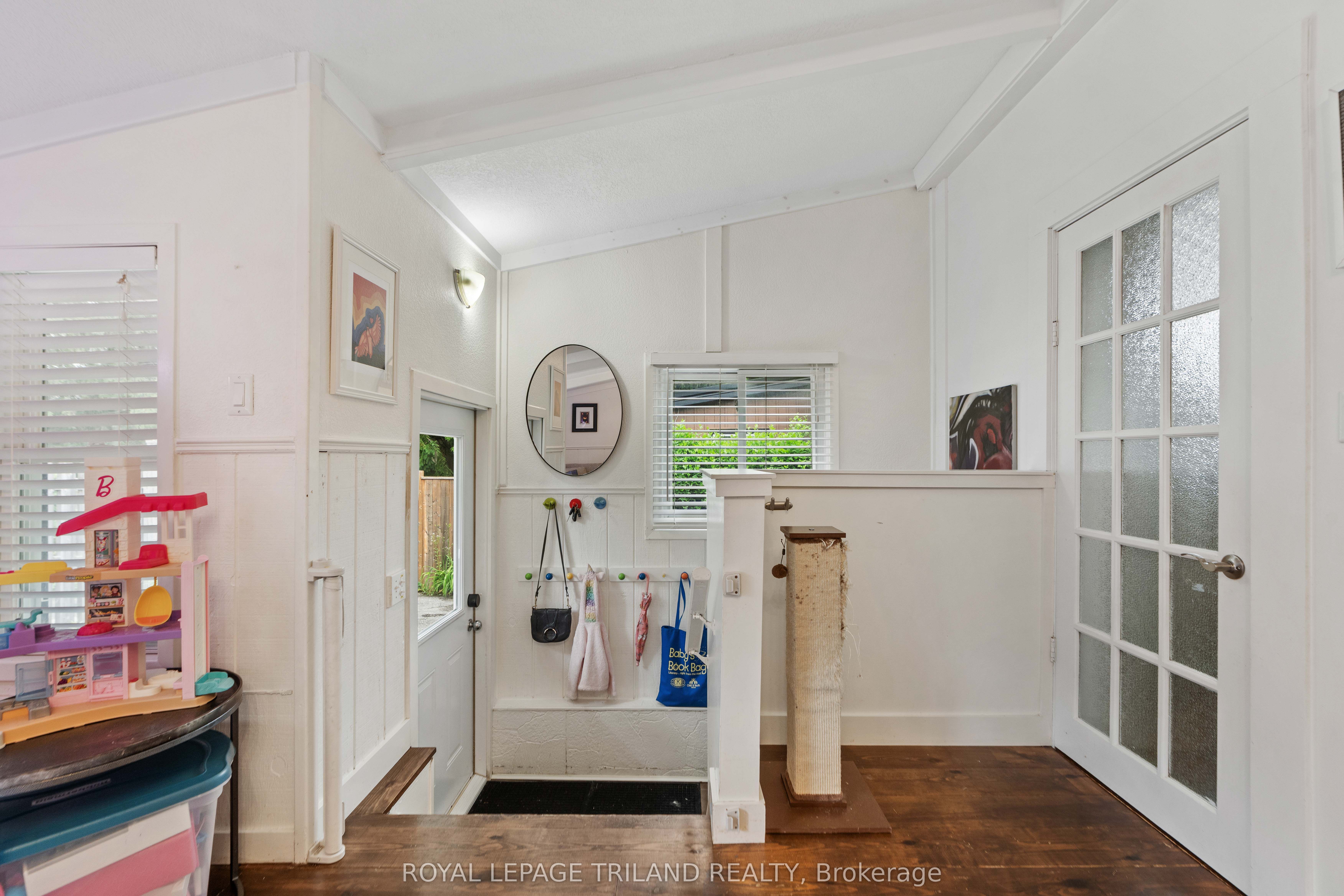 946 Dufferin Avenue Property Photo 16