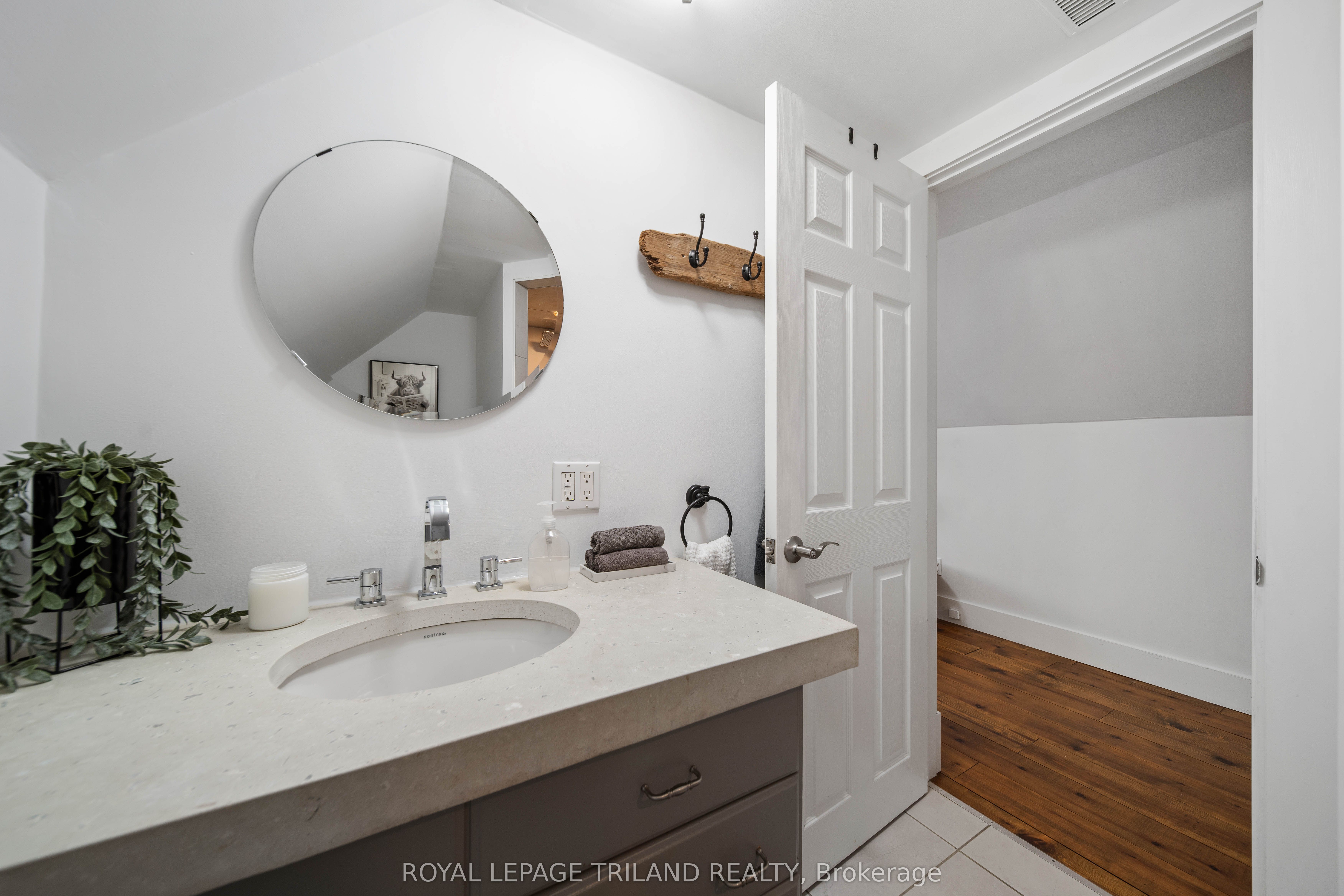946 Dufferin Avenue Property Photo 23