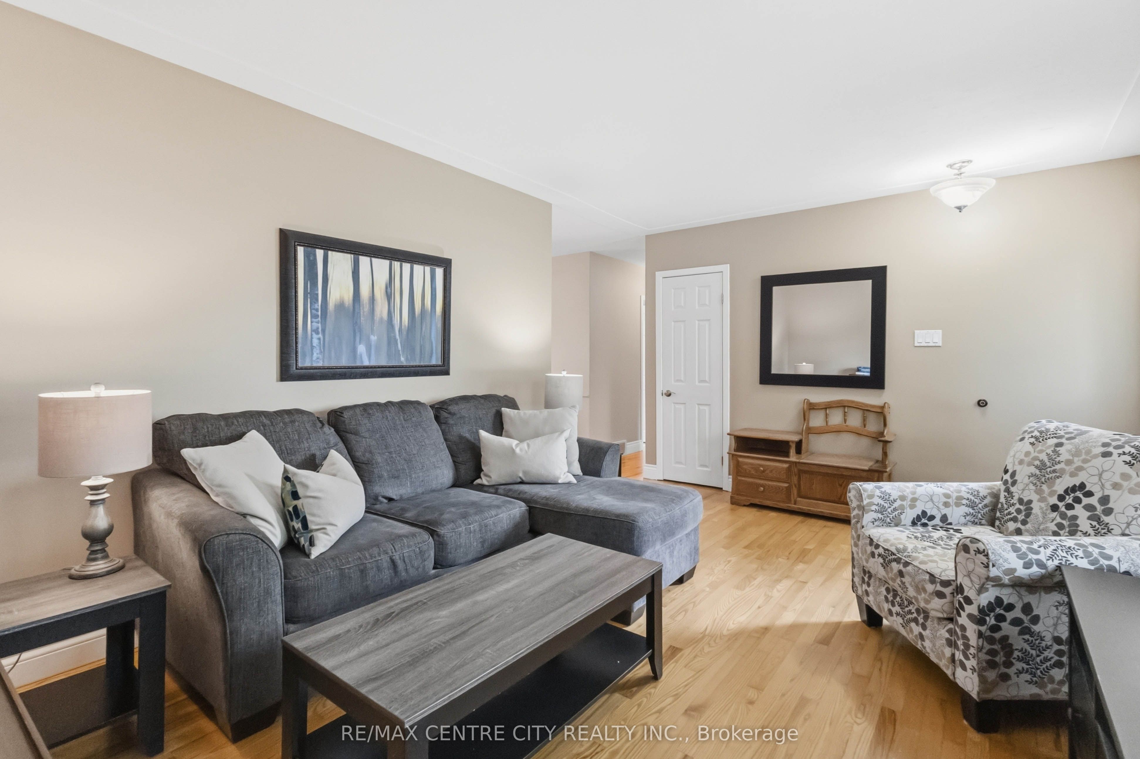 639 Dunboyne Crescent Property Photo 8