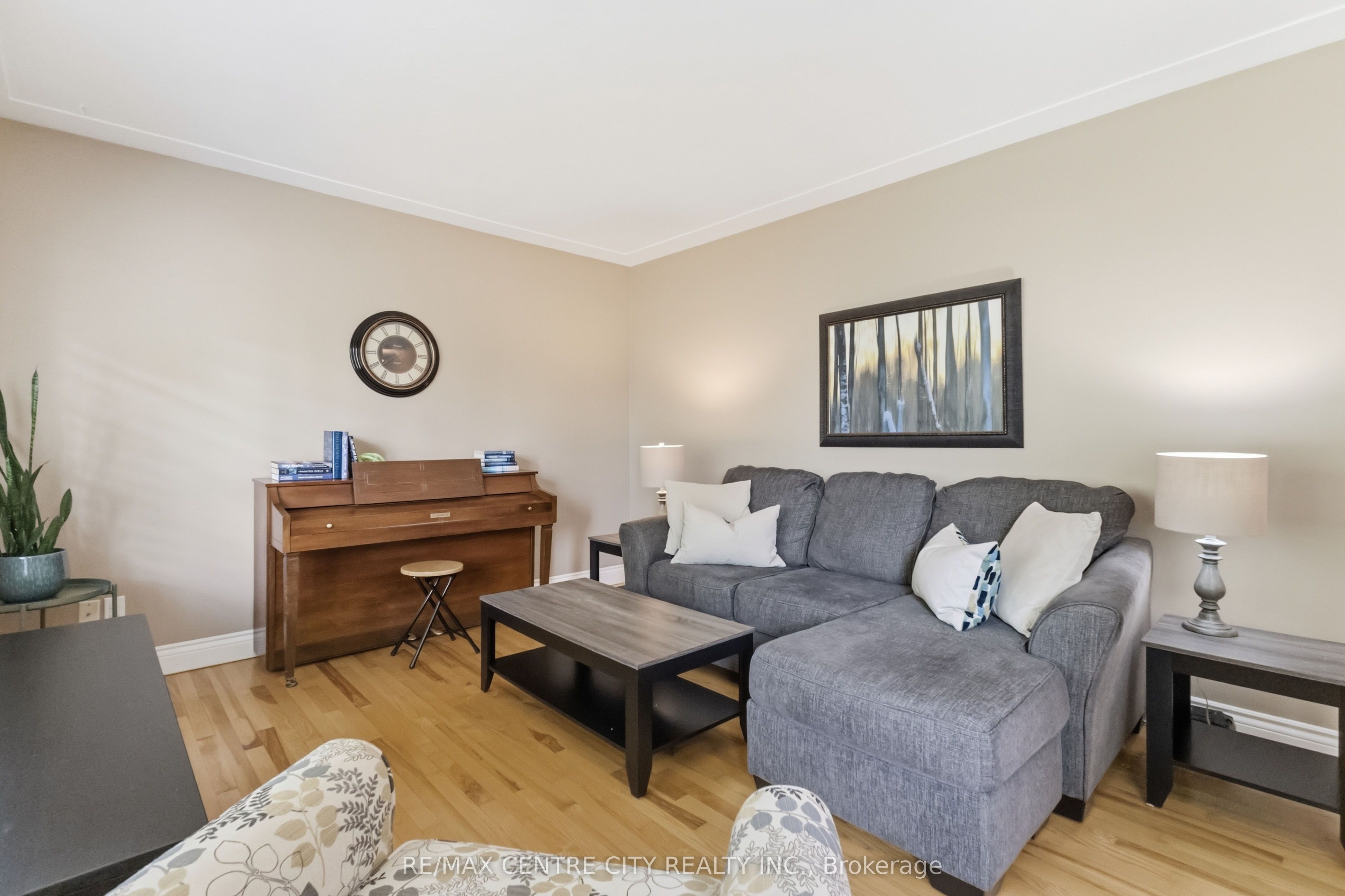 639 Dunboyne Crescent Property Photo 11