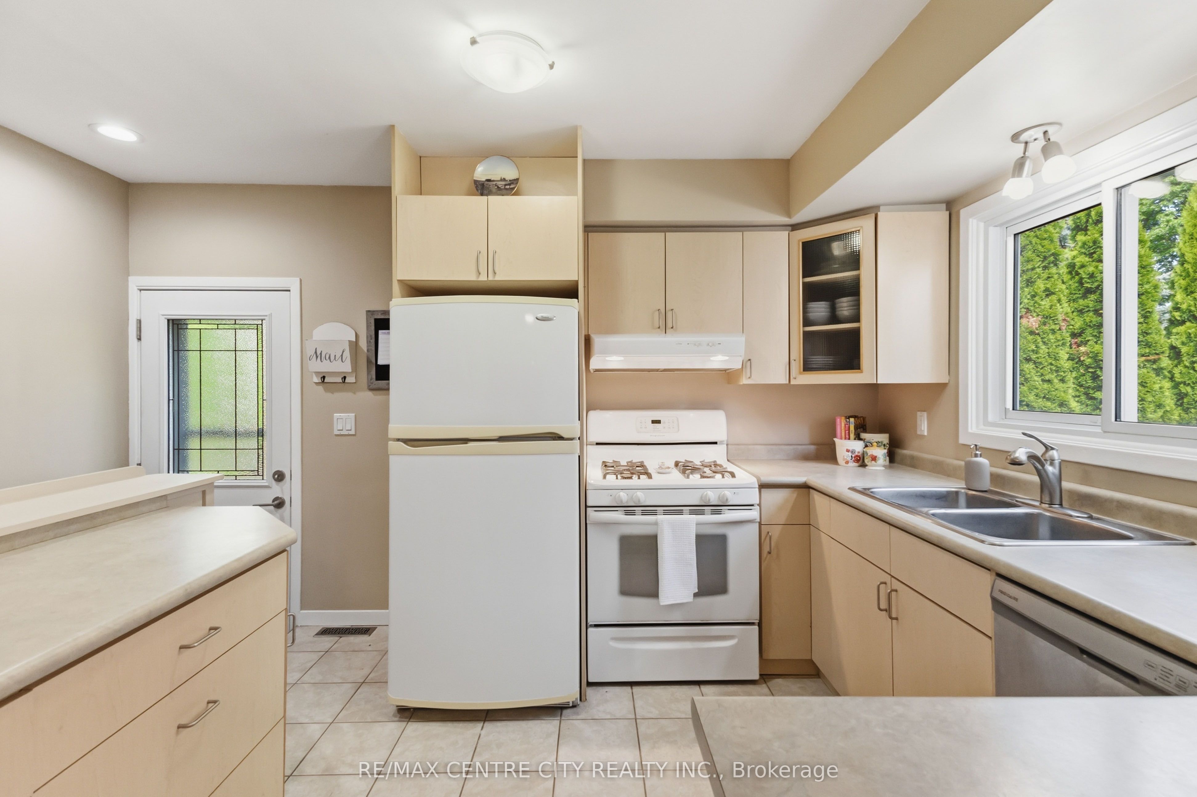 639 Dunboyne Crescent Property Photo 22