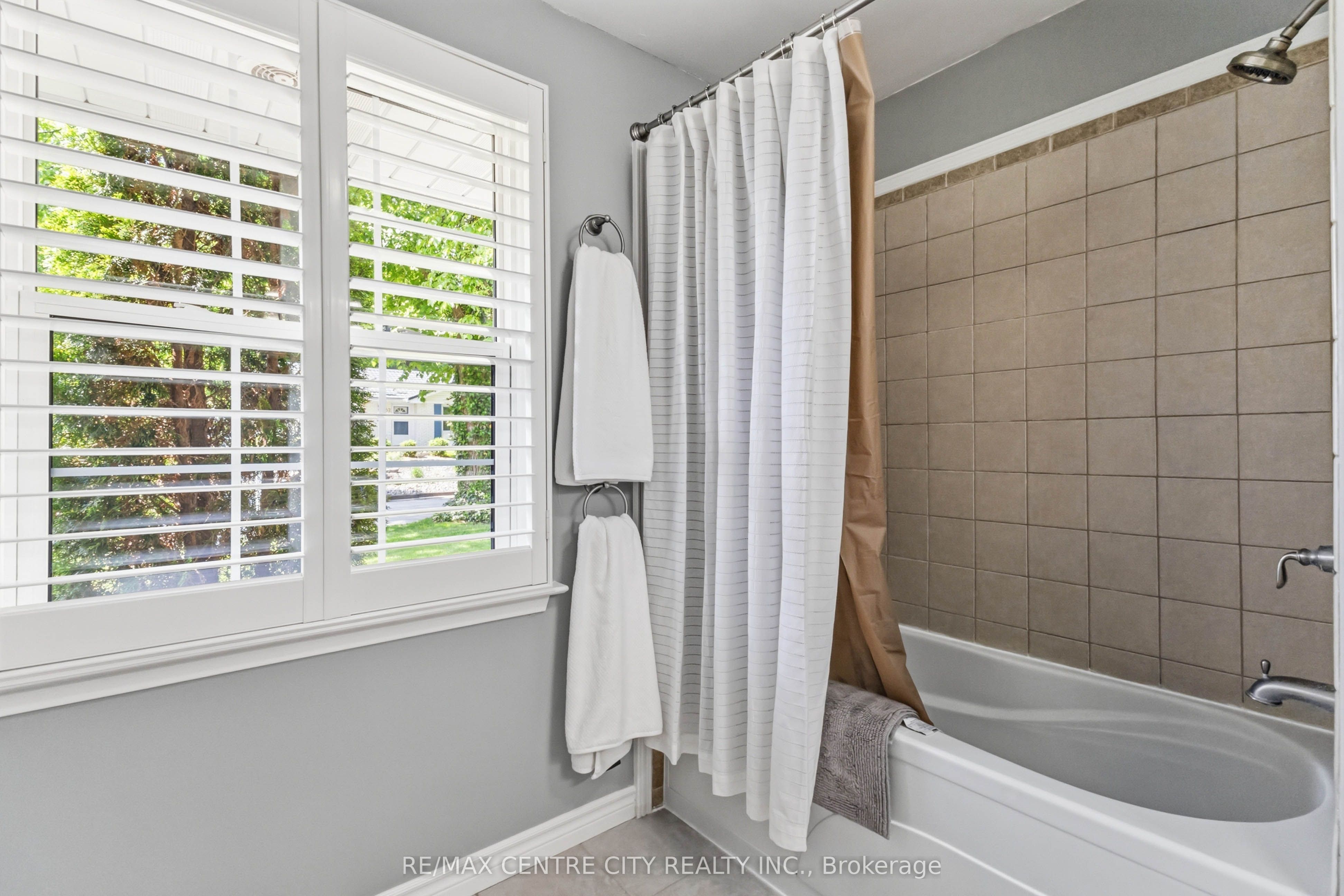 639 Dunboyne Crescent Property Photo 28