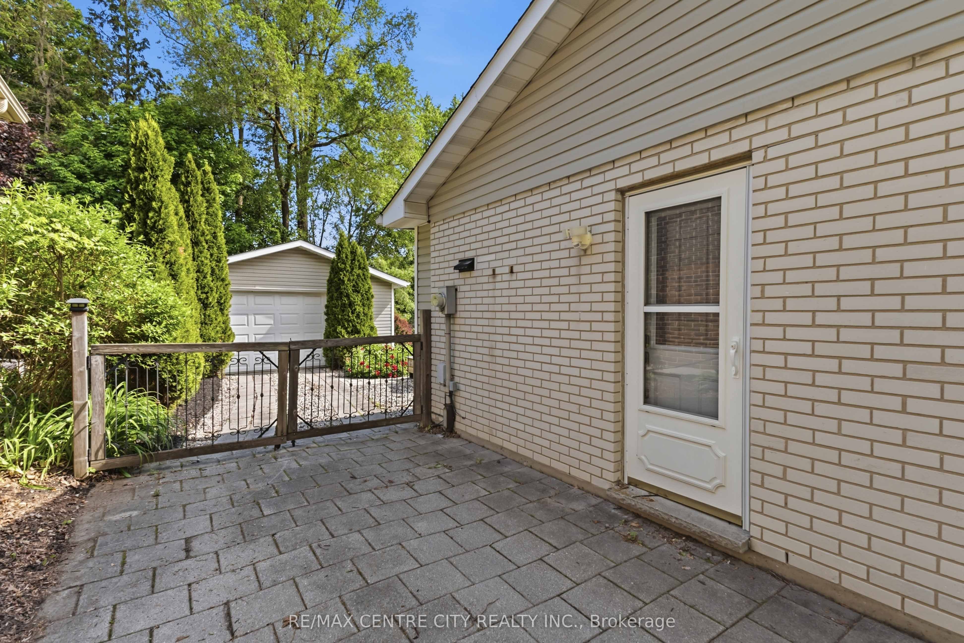 639 Dunboyne Crescent Property Photo 37
