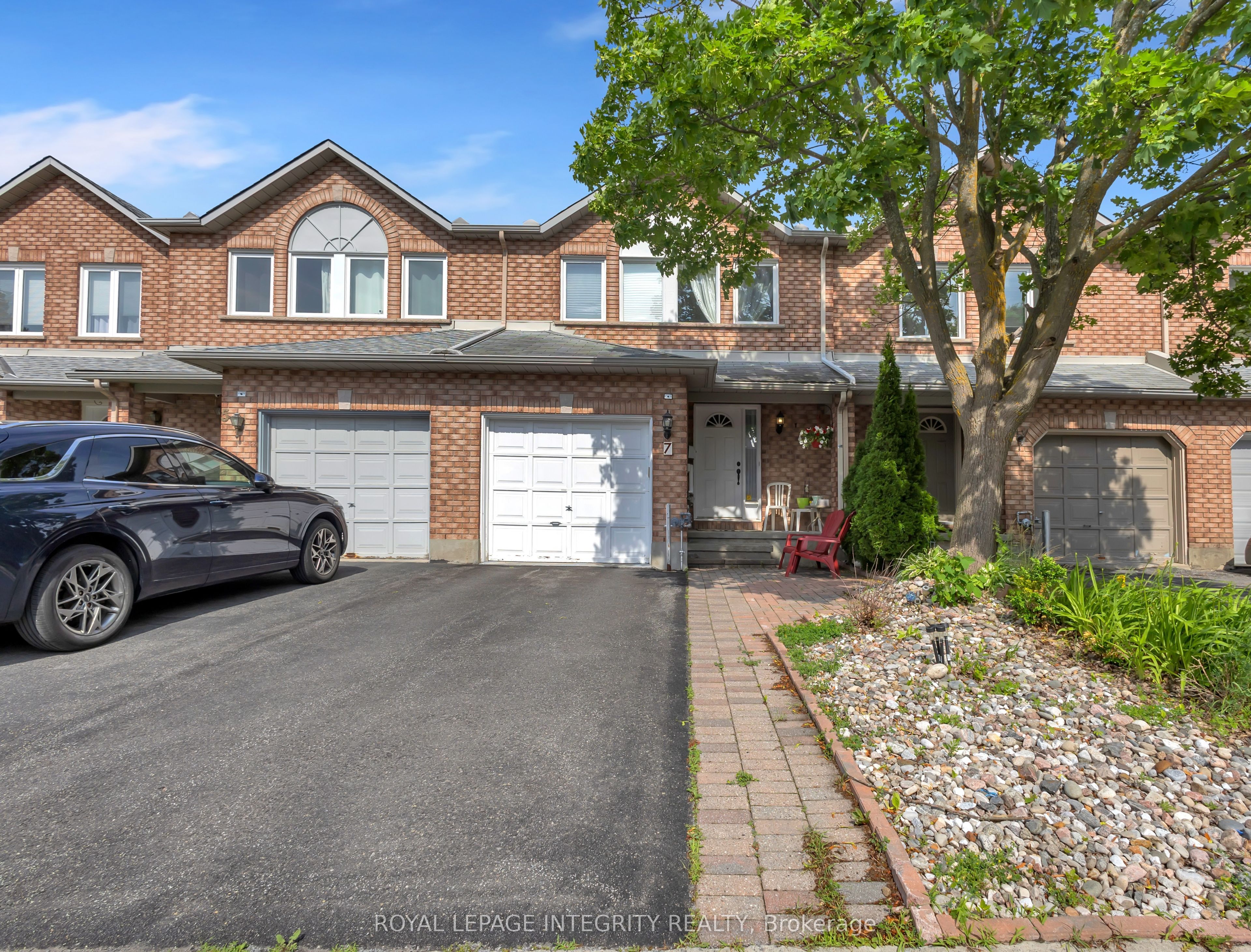 7 Westpointe Crescent