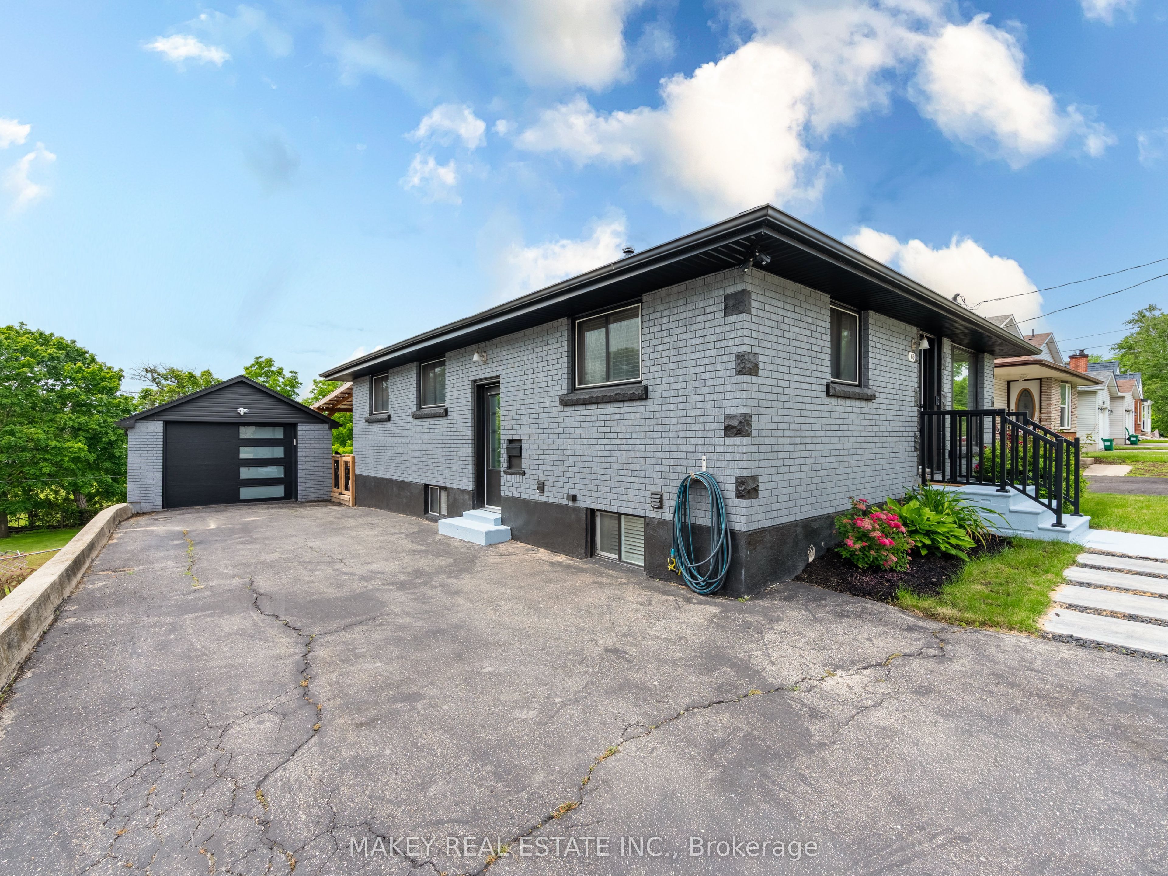 69 Clarke Street N Property Photo 4