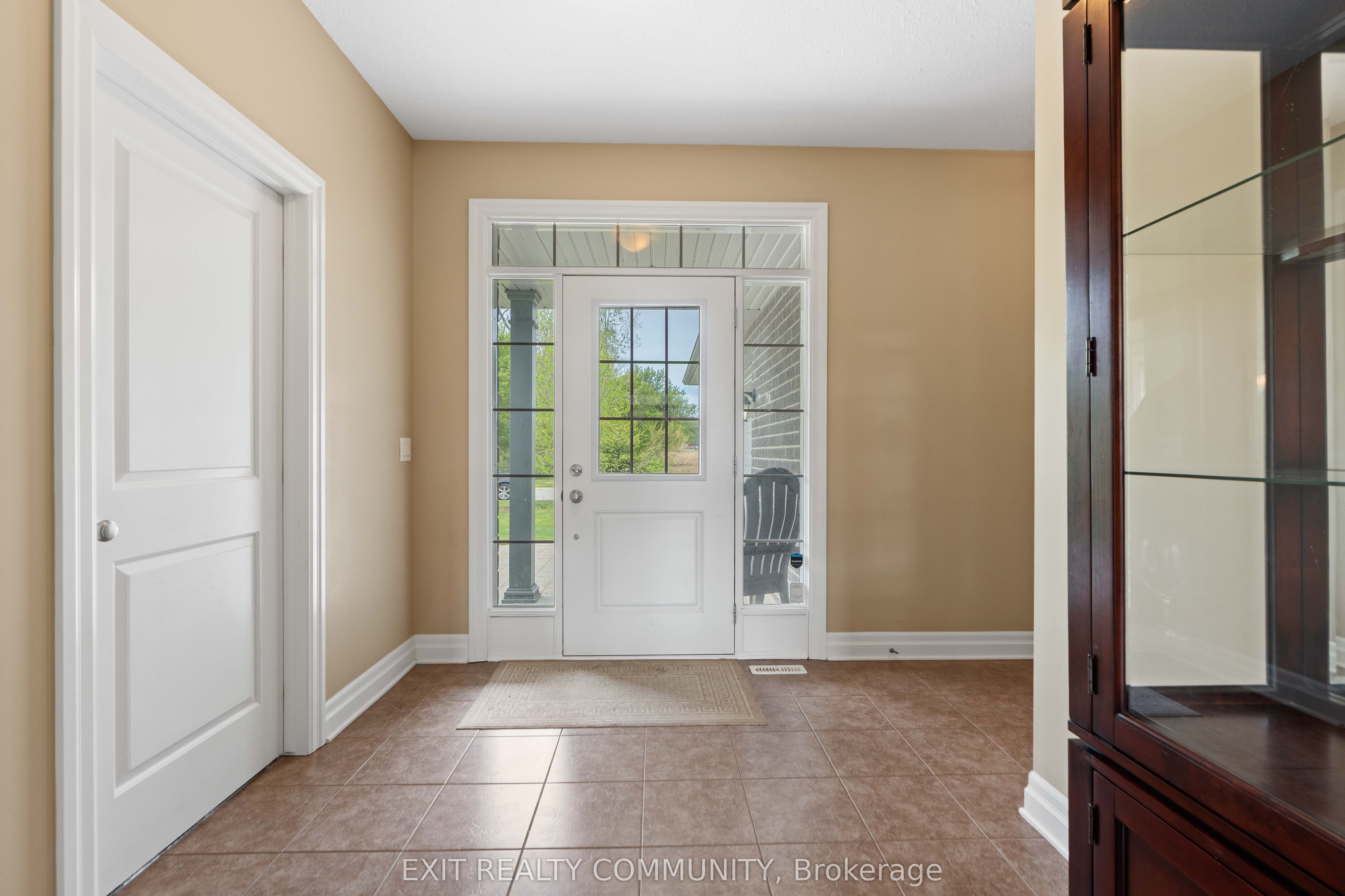 598 Bennett Crescent Property Photo 4